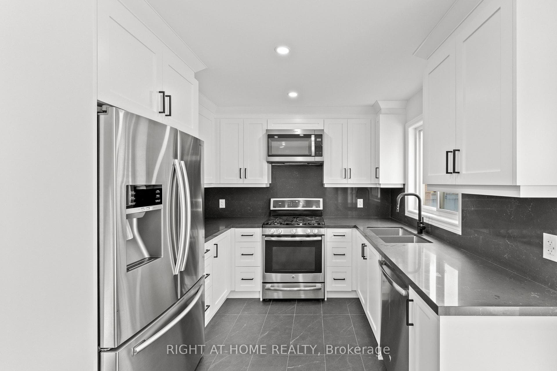 4 Joywill Court photo 8