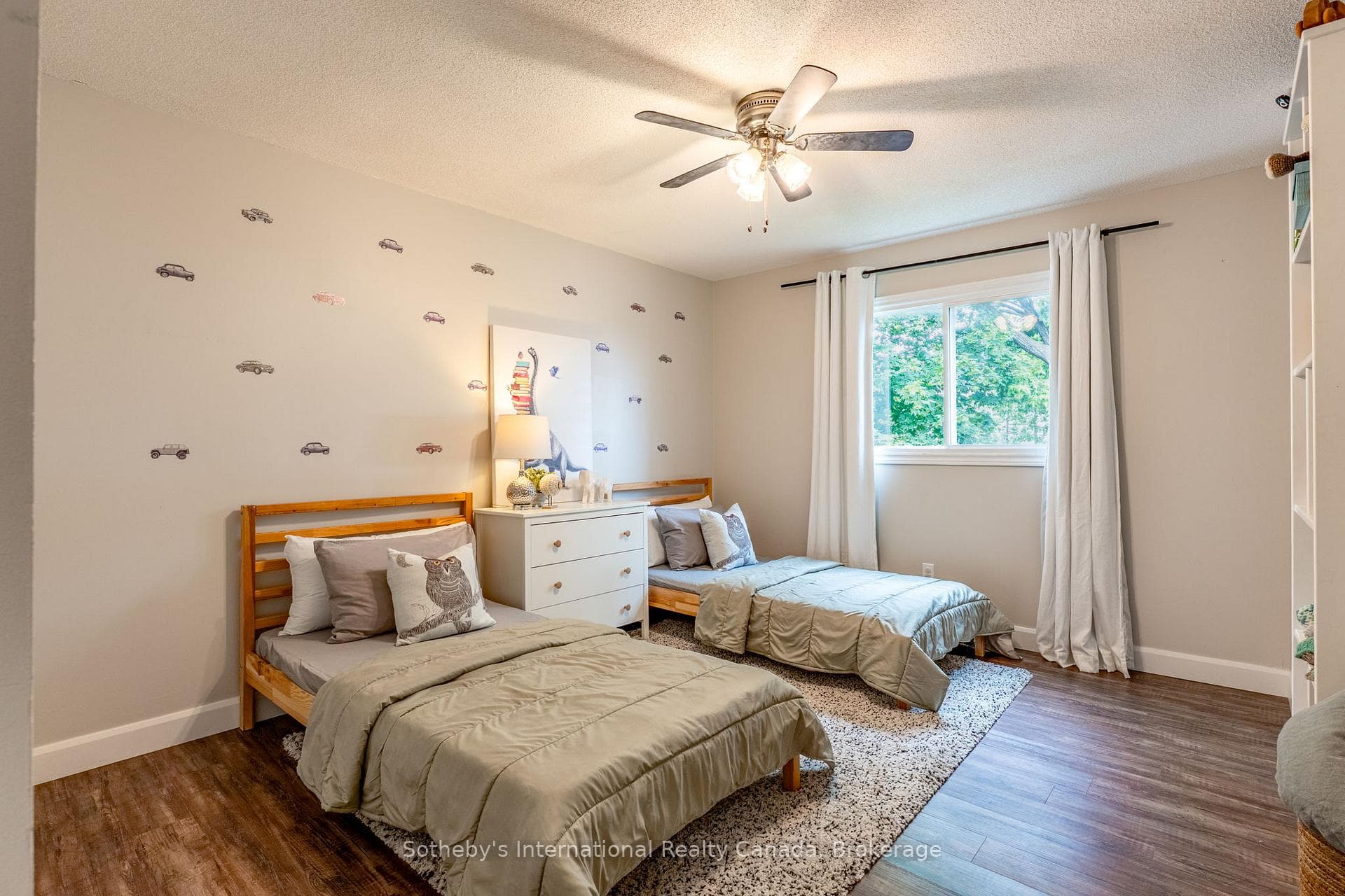 Large 2nd bedroom