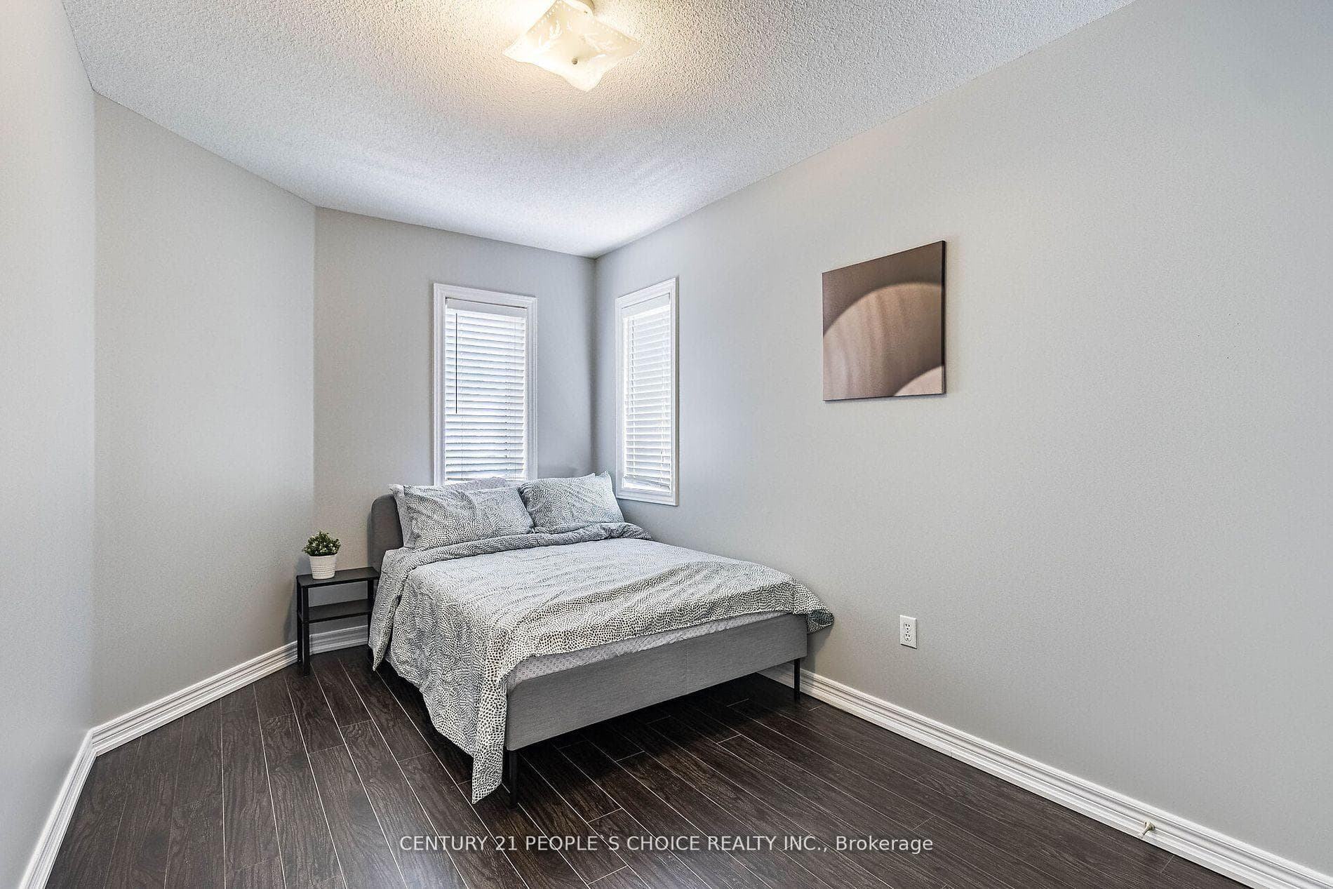35 Nathaniel Crescent photo 32