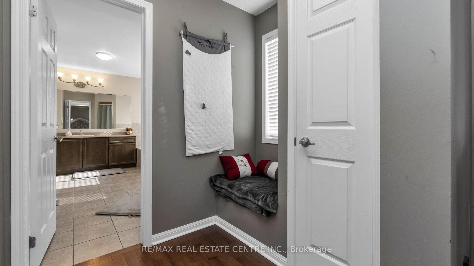 1494 Marshall Crescent photo 27