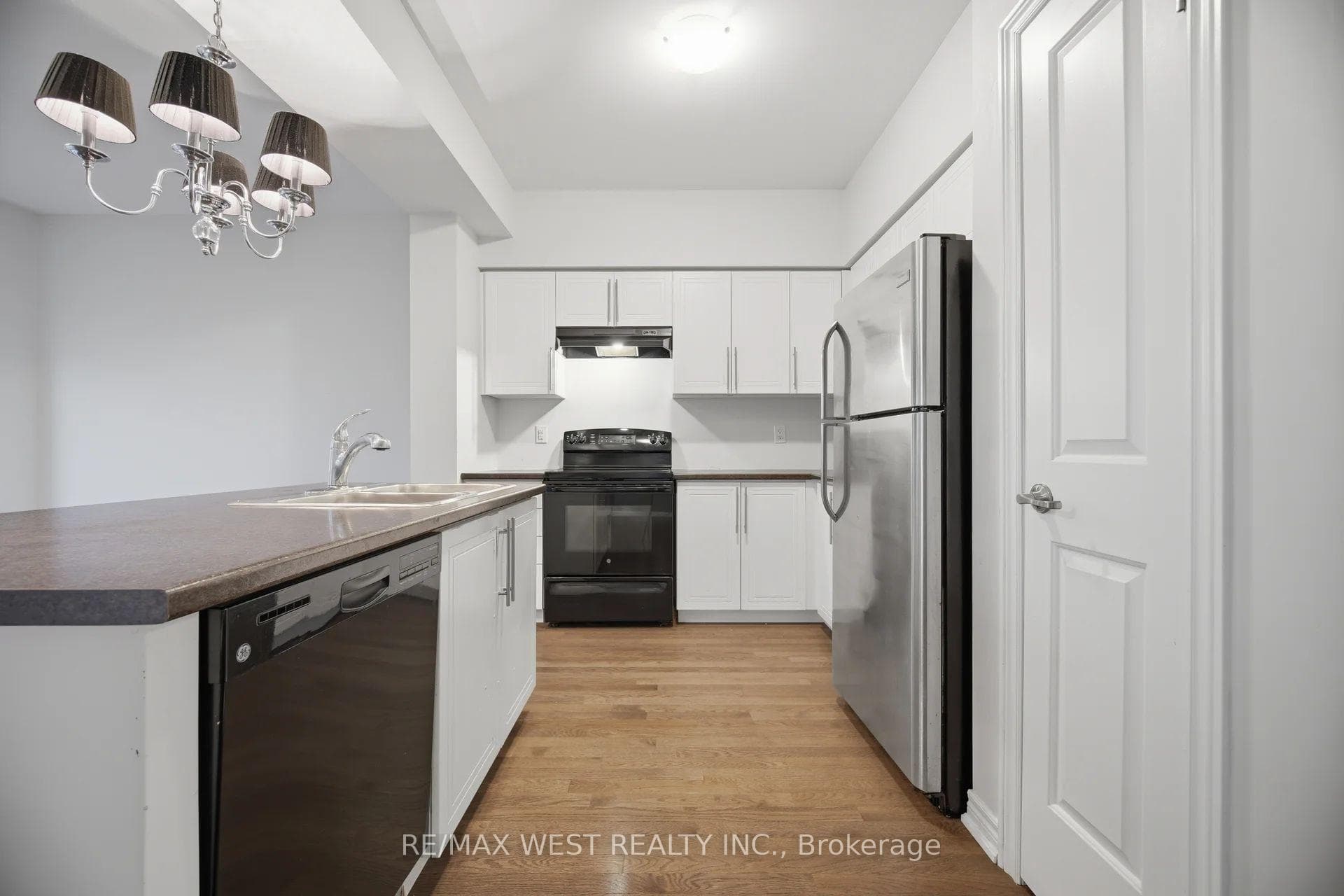 137 Echovalley Drive photo 13