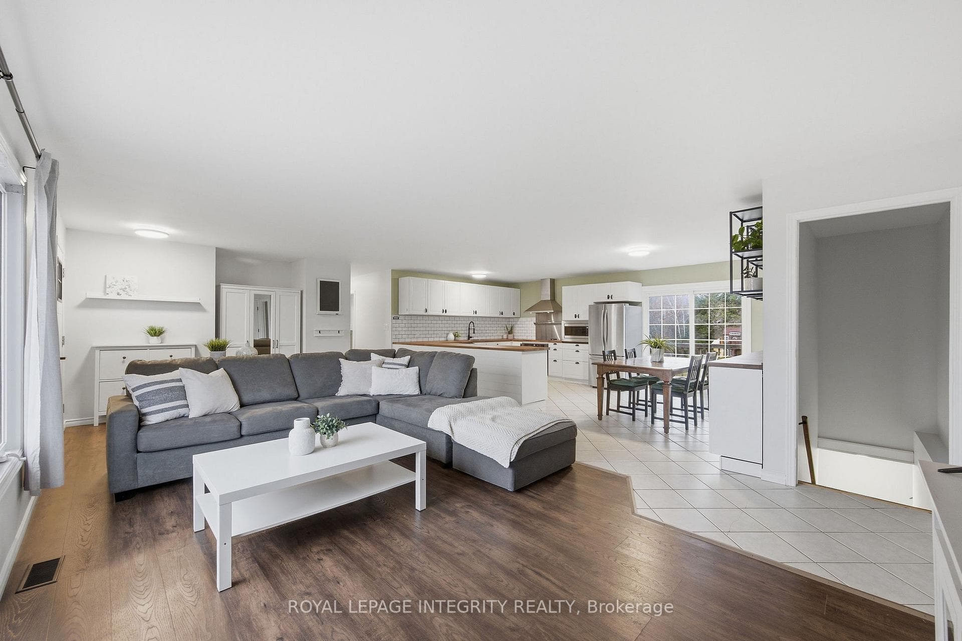 4000 Drouin Road photo 7