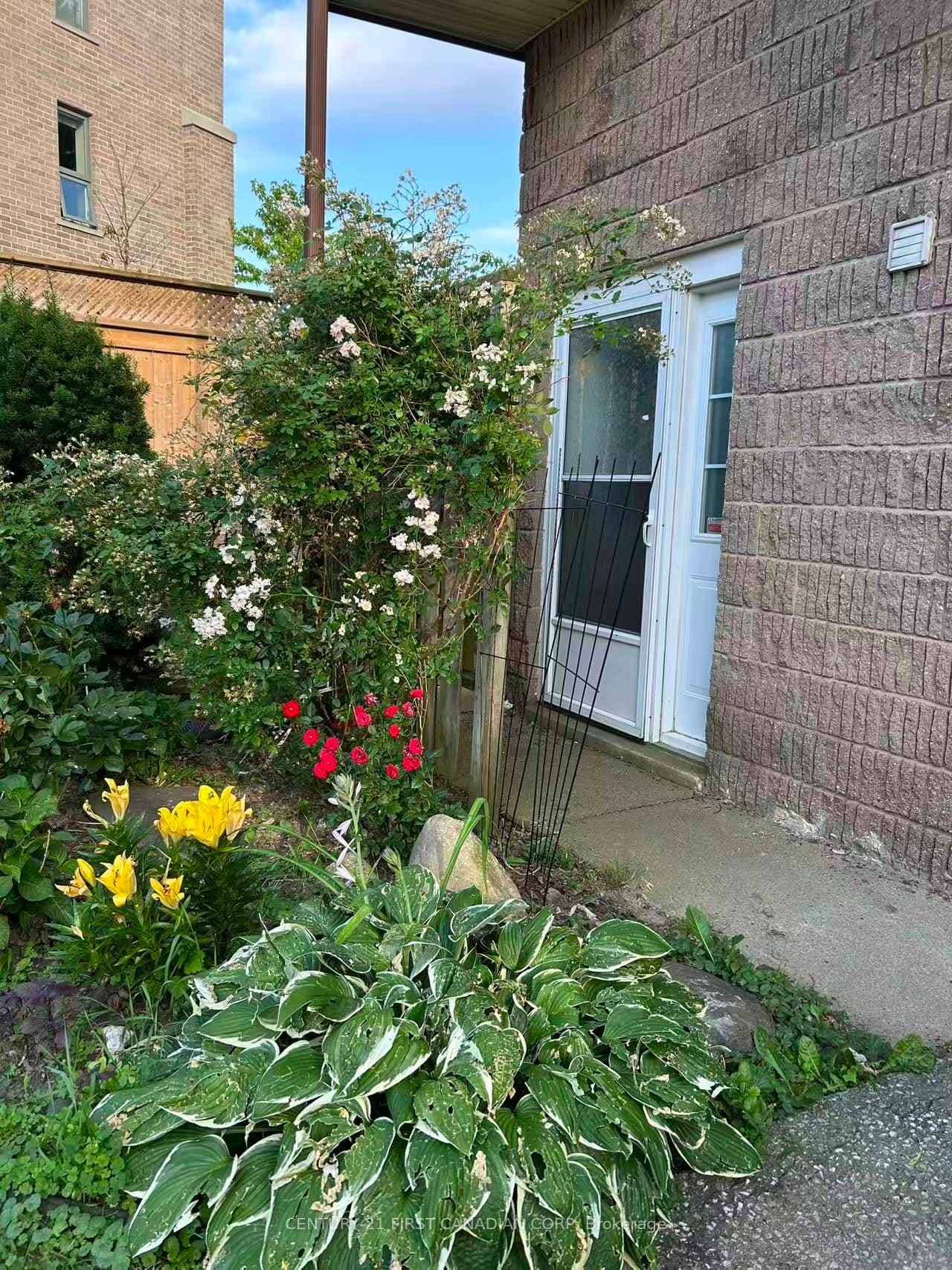 40 Fairfax Court Unit 17 photo 2