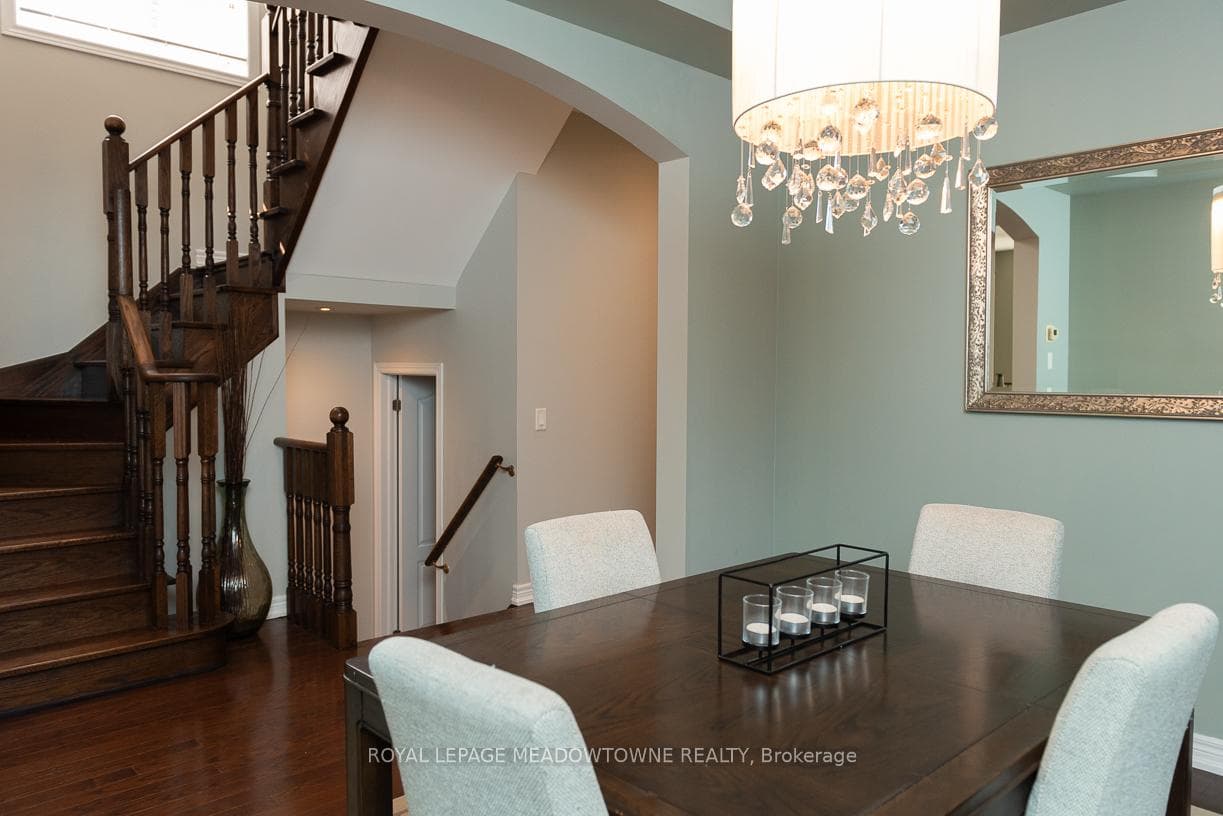 84 Reynolds Crescent photo 9