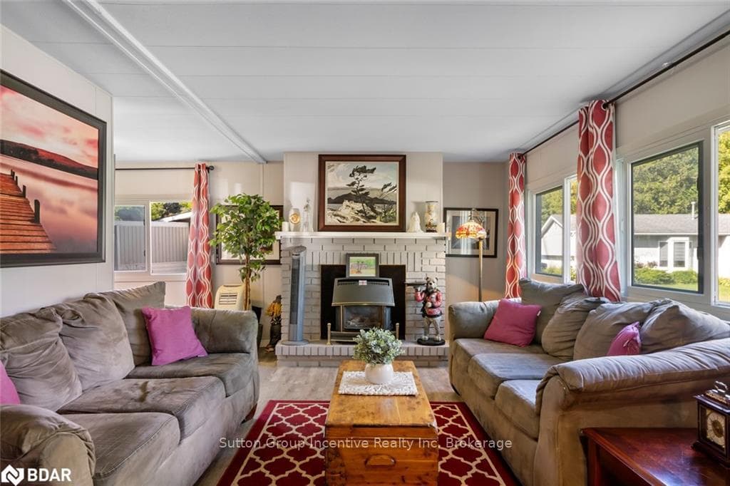 15 MAPLE Court photo 9