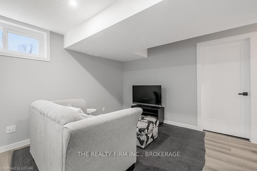 474 BRONCO Crescent photo 27