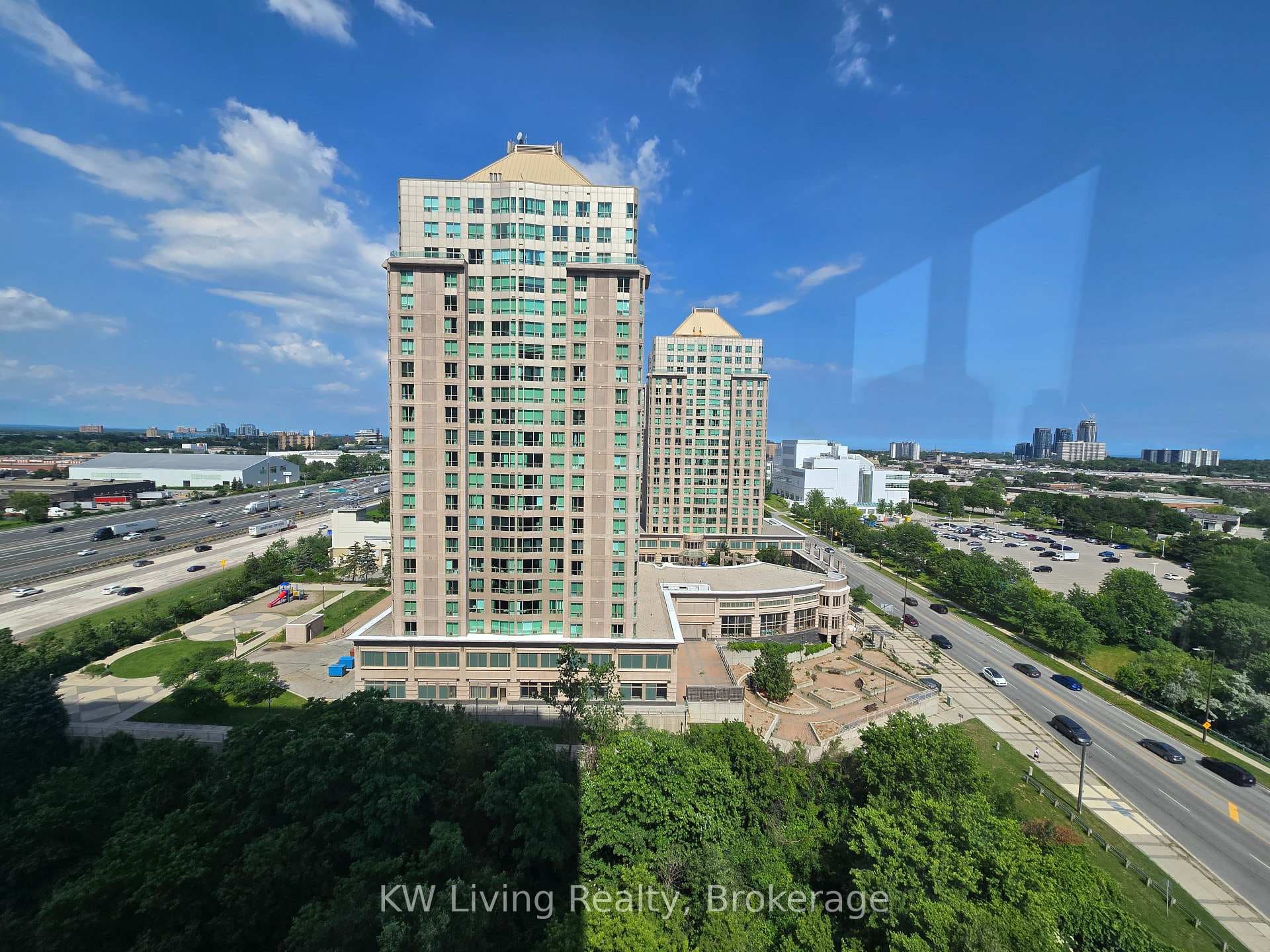 88 Corporate Drive Unit 1205 photo 2