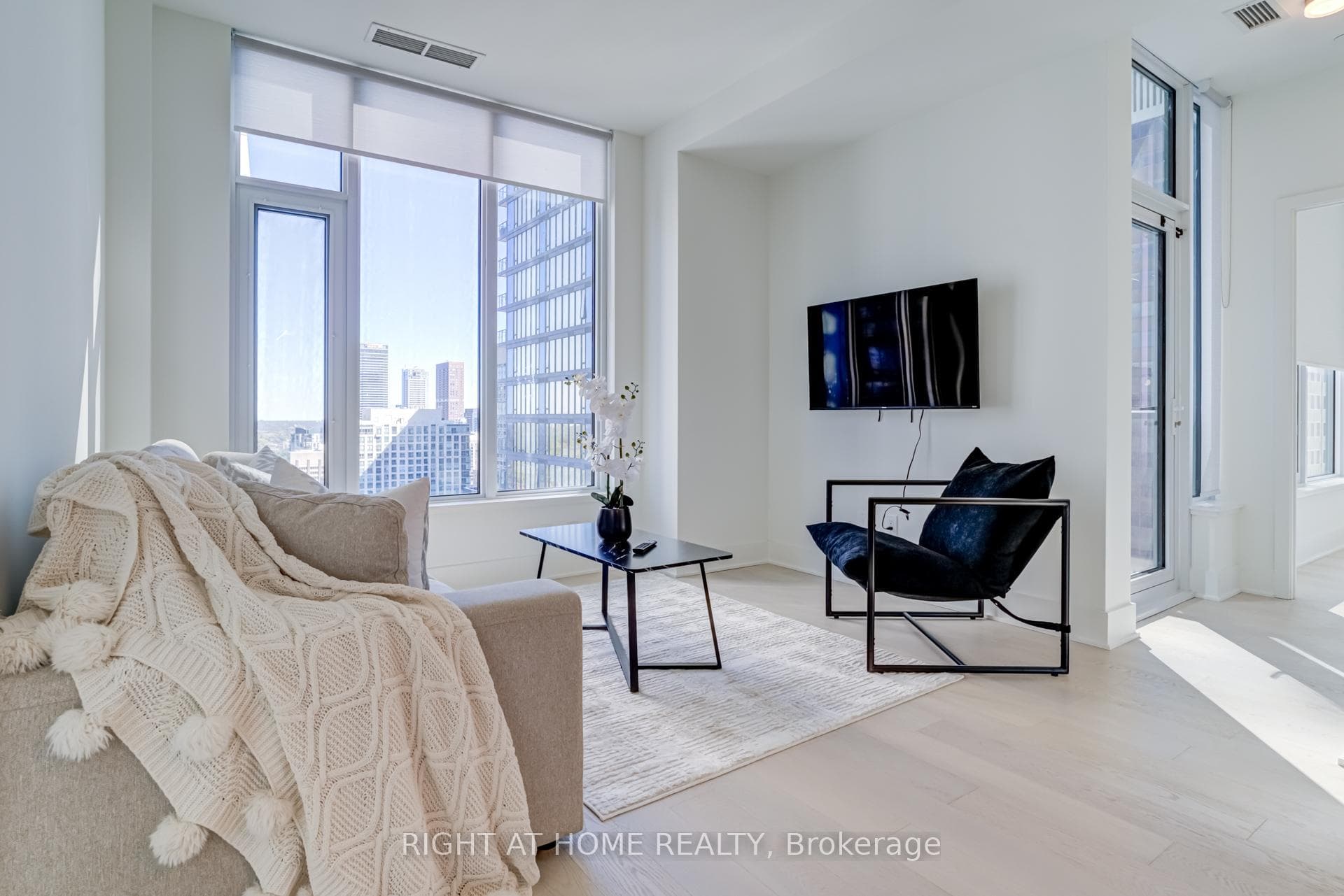 11 Yorkville Avenue Unit 2906 photo 11