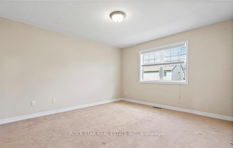 8 CHICORY Crescent photo 15