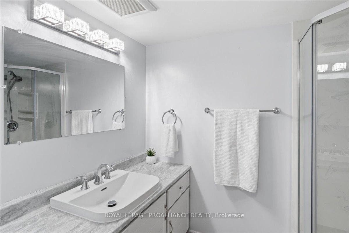 8 Loraine Avenue photo 17
