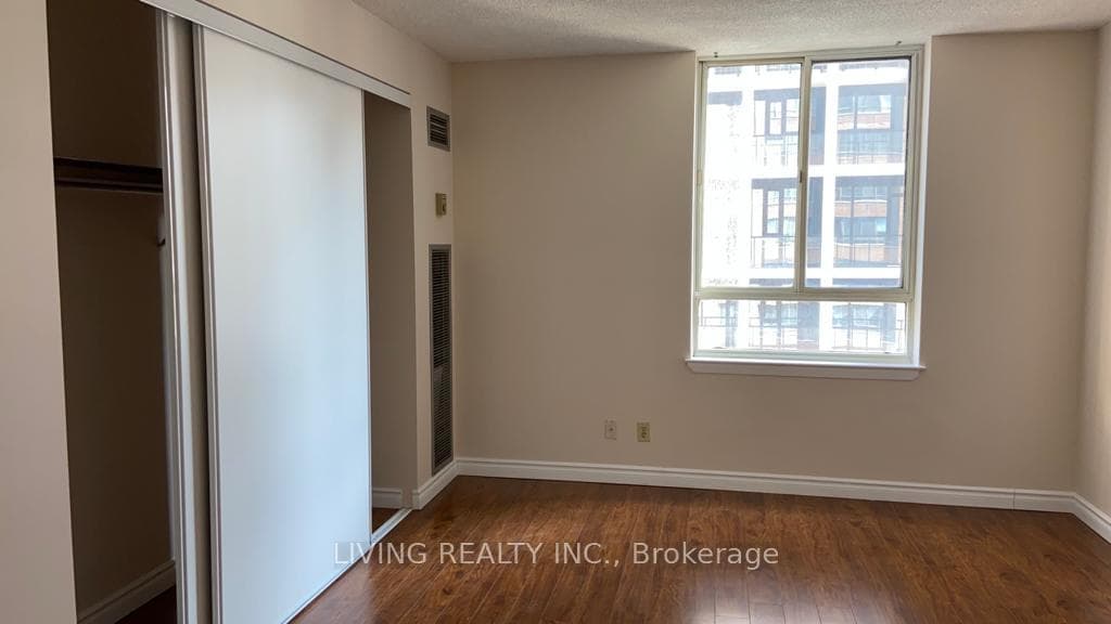 633 Bay Street Unit 1704 photo 31