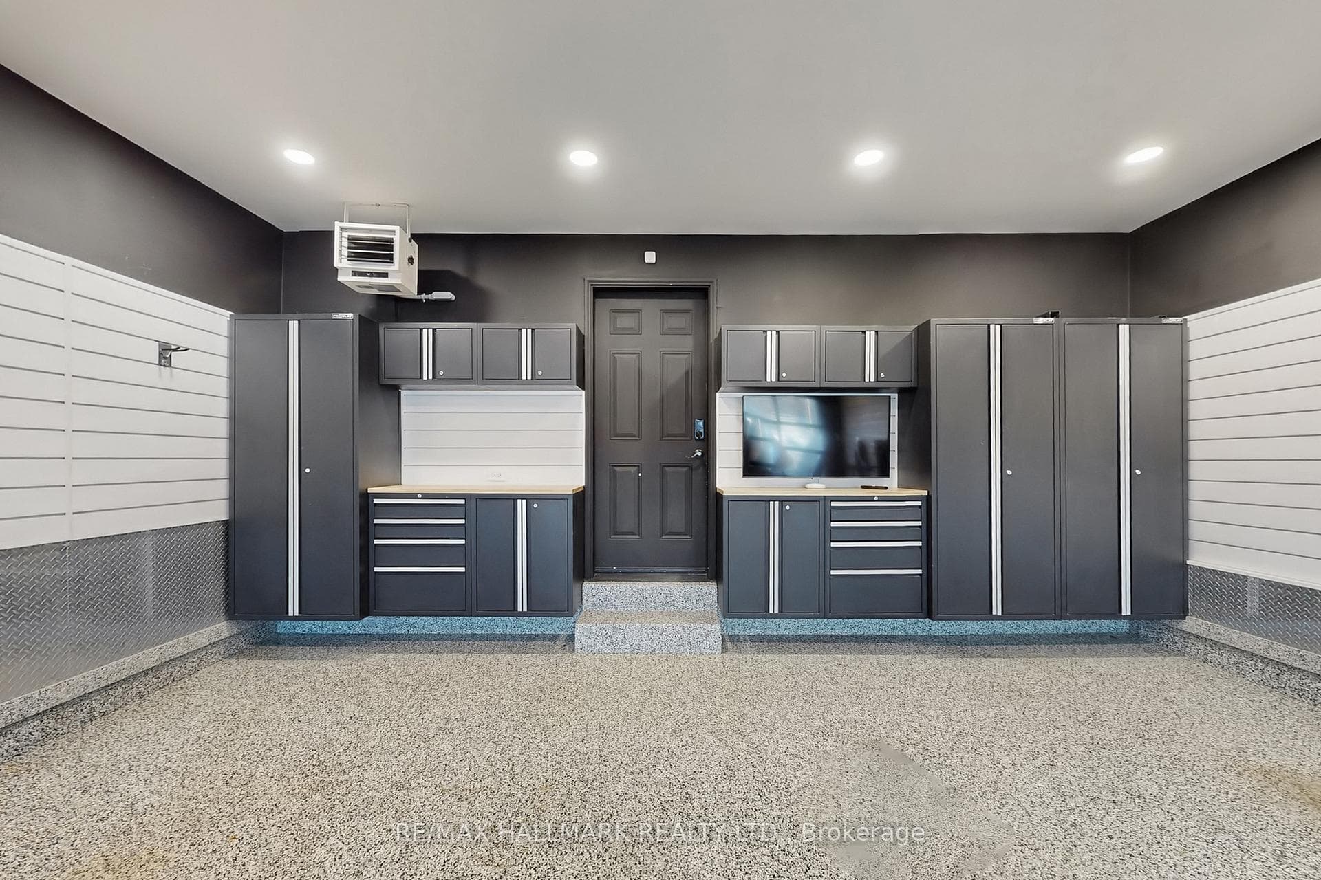 1135 Cenotaph Boulevard photo 35