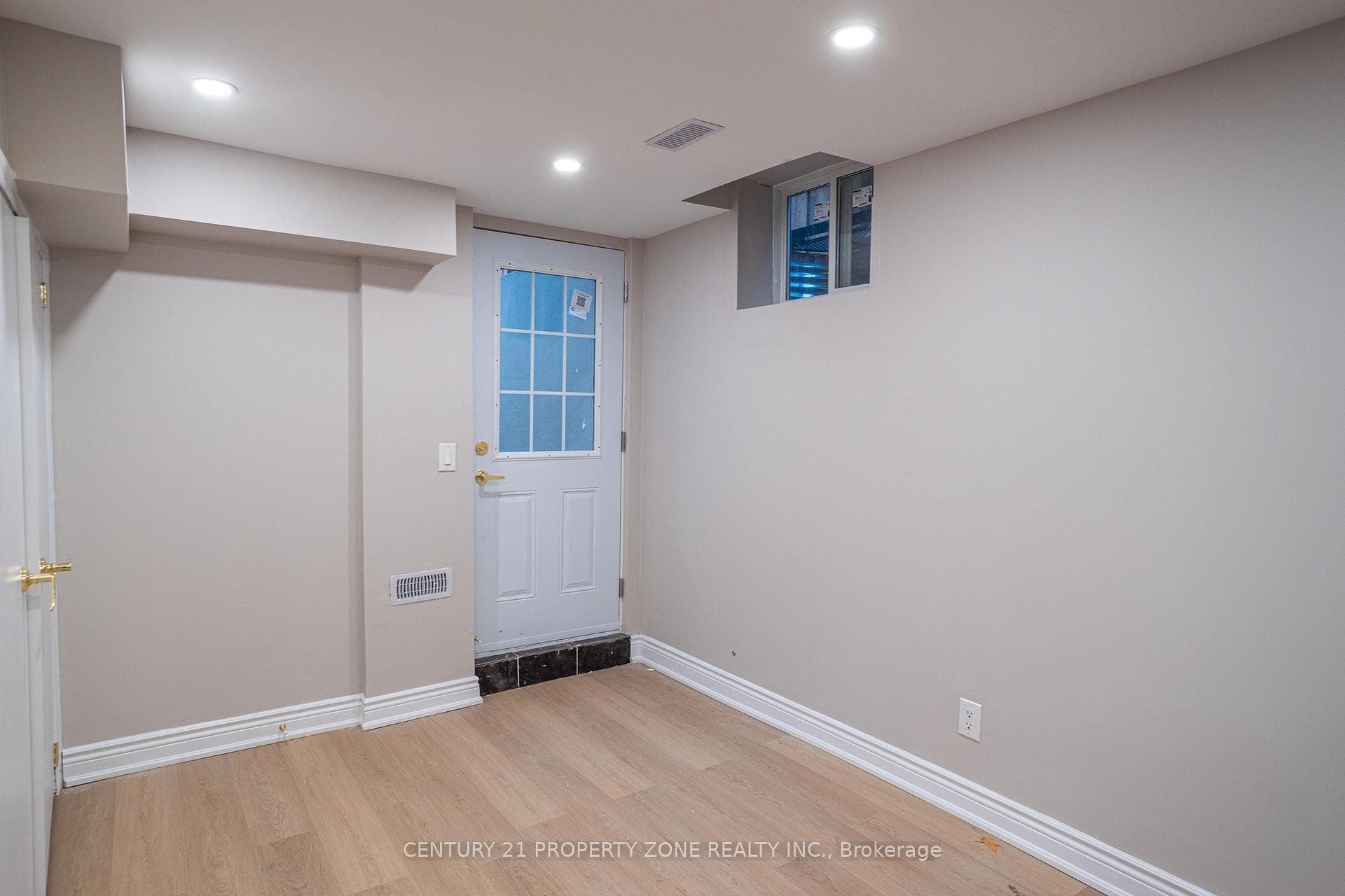2686 Ambercroft Trail photo 11