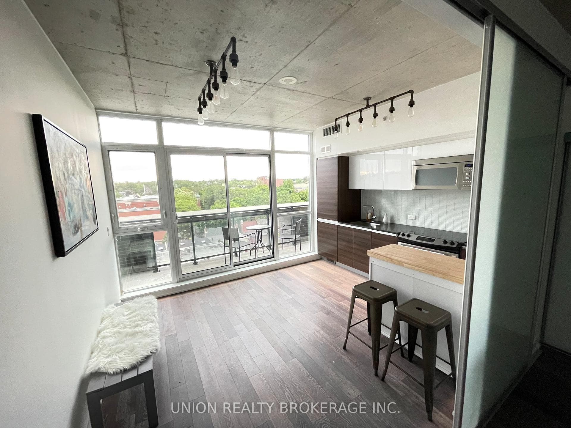 1190 Dundas Street Unit 823 photo 9