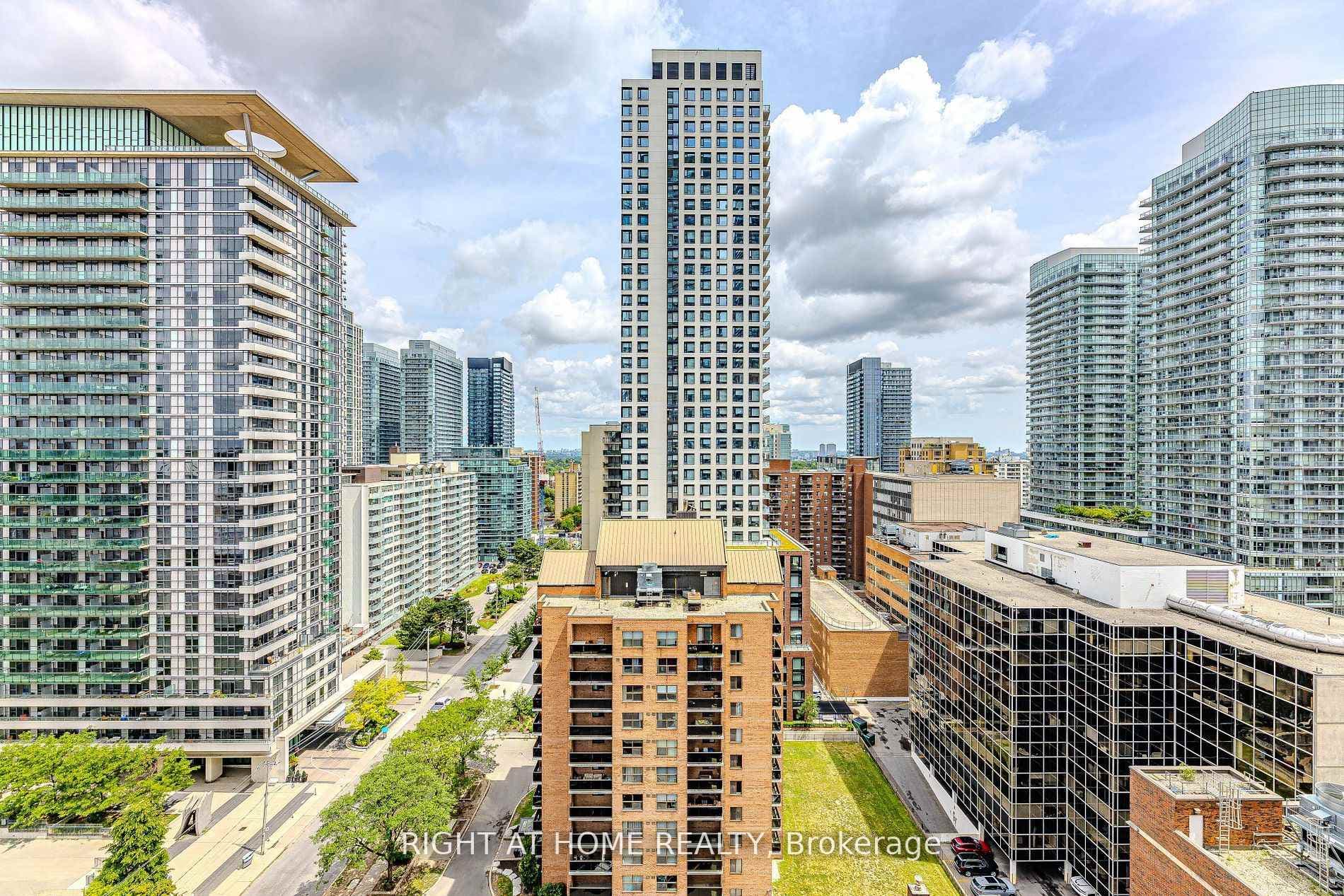 39 Roehampton Avenue Unit 1301 photo 24