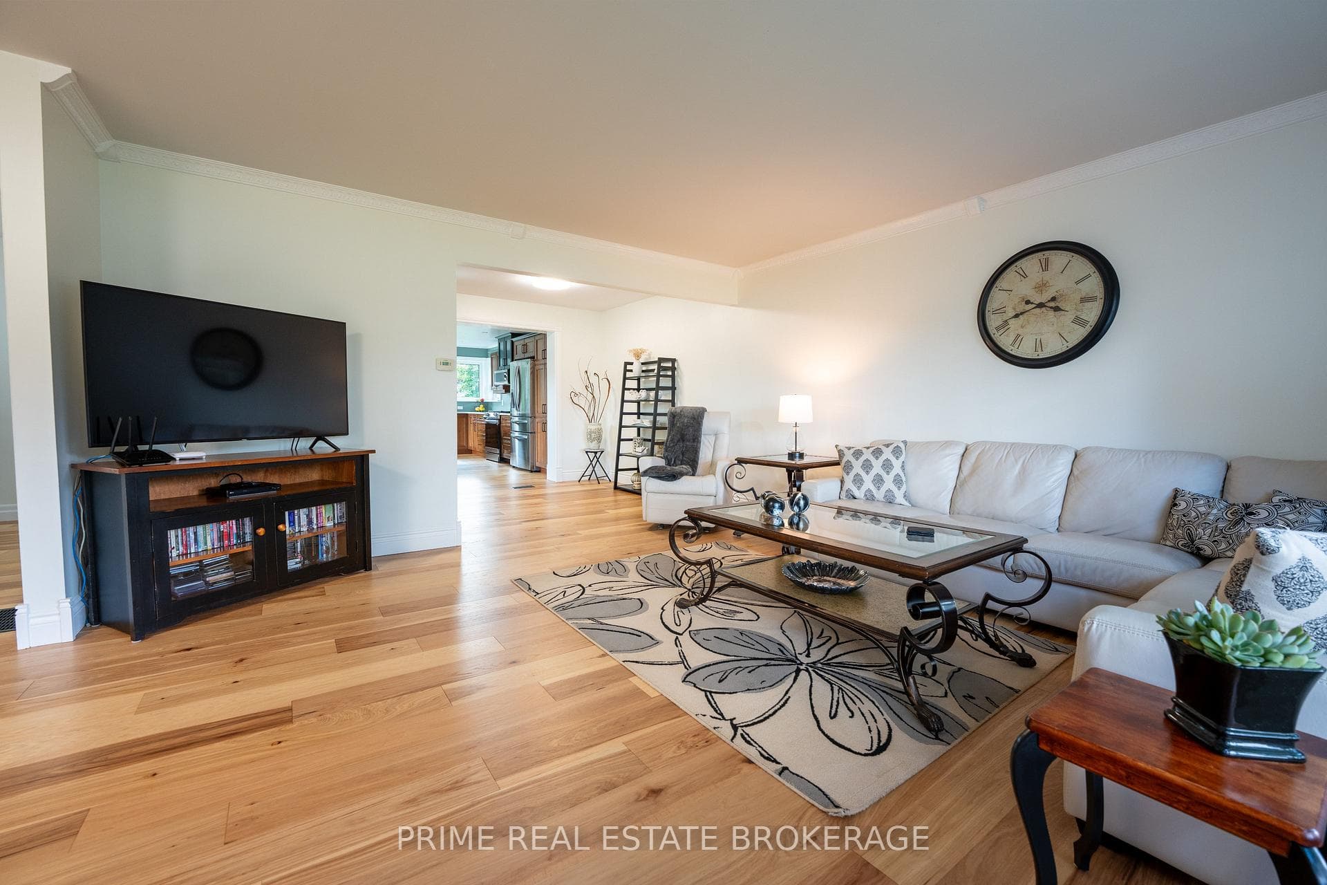 129 Huron Road photo 4
