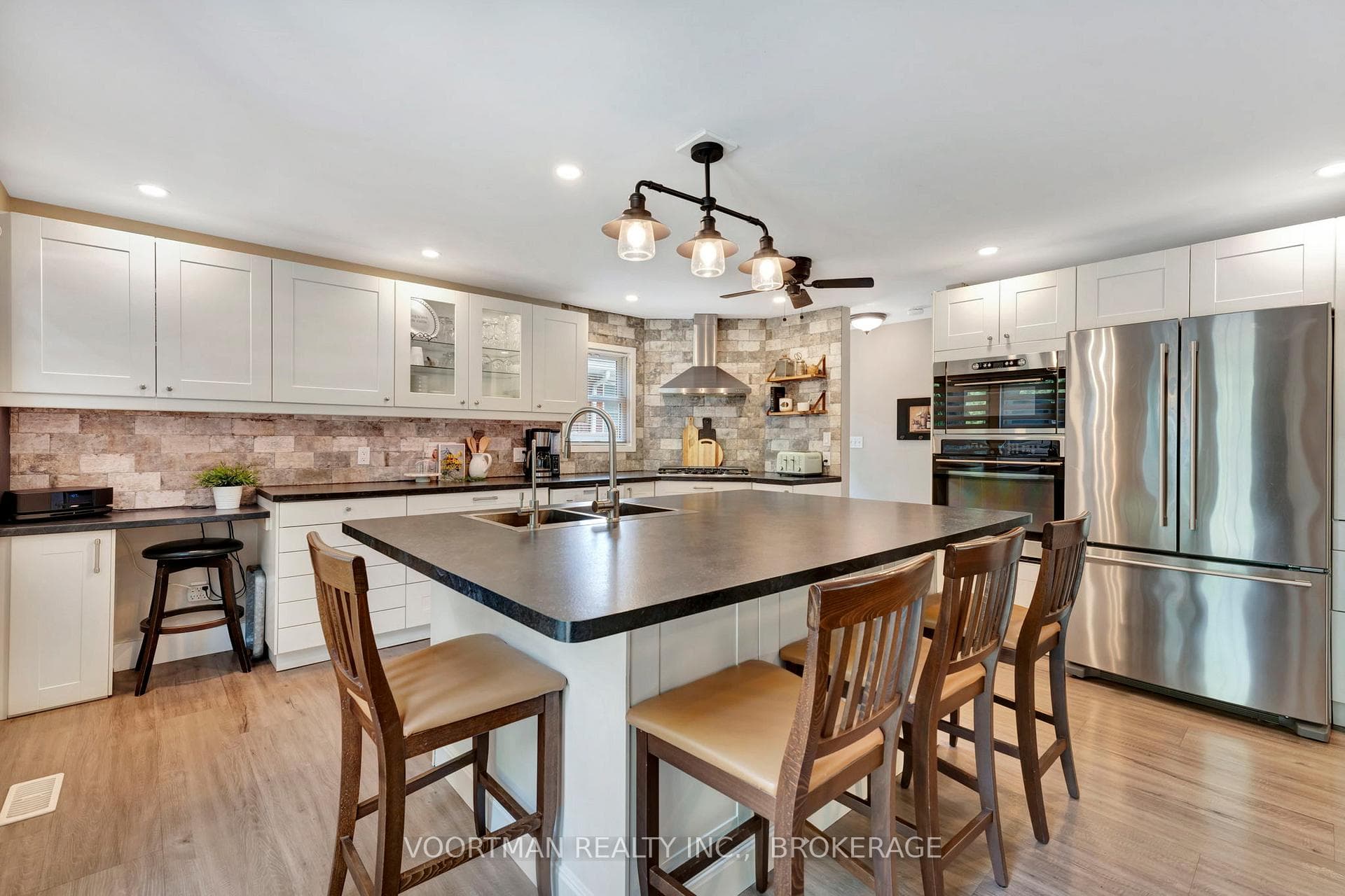 39 GARDEN Avenue photo 7