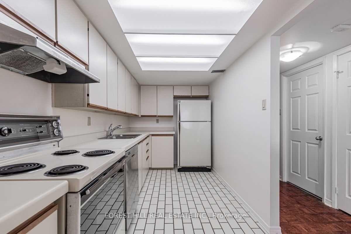 360 Bloor Street Unit 910 photo 7