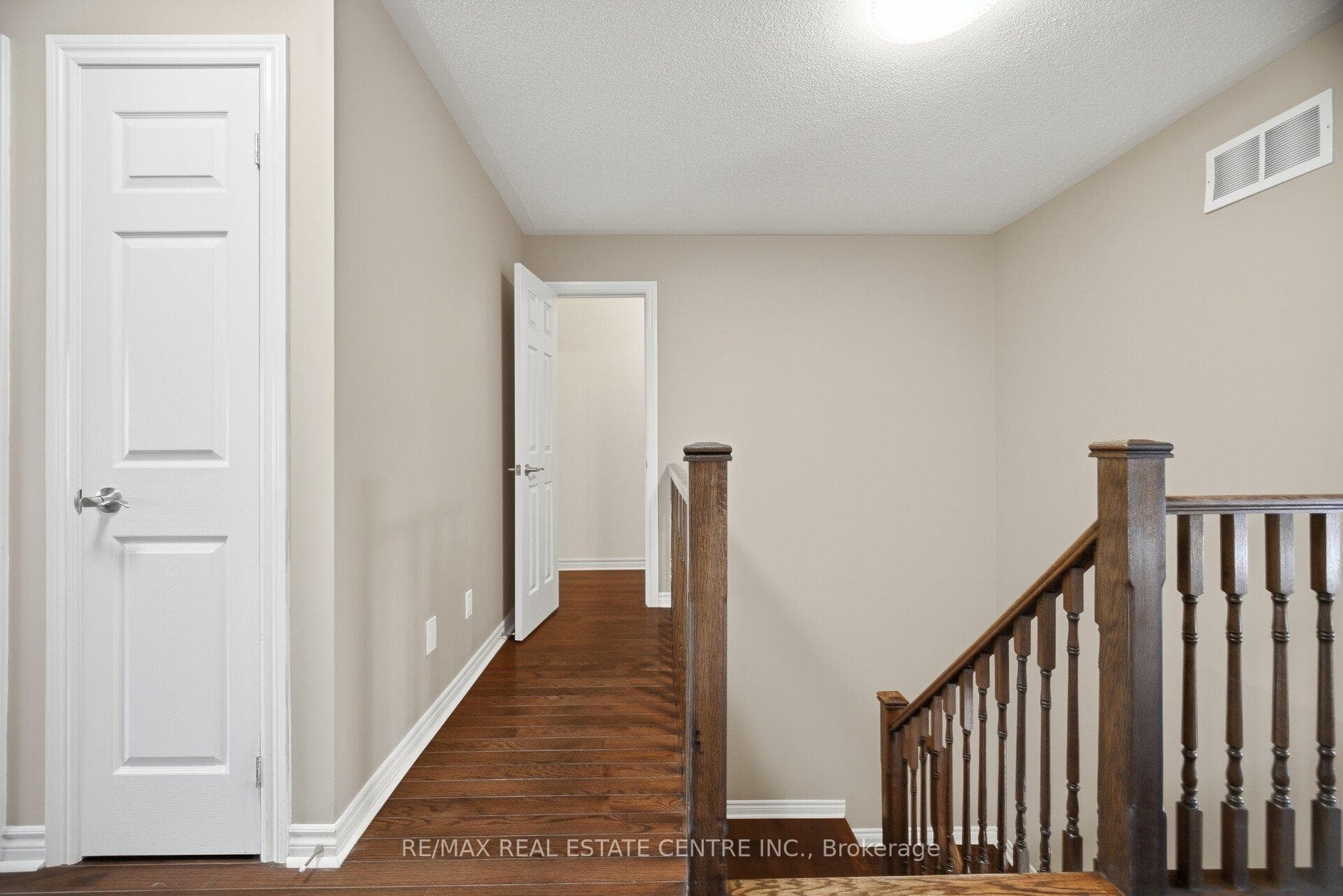 366 Hobbs Crescent photo 38