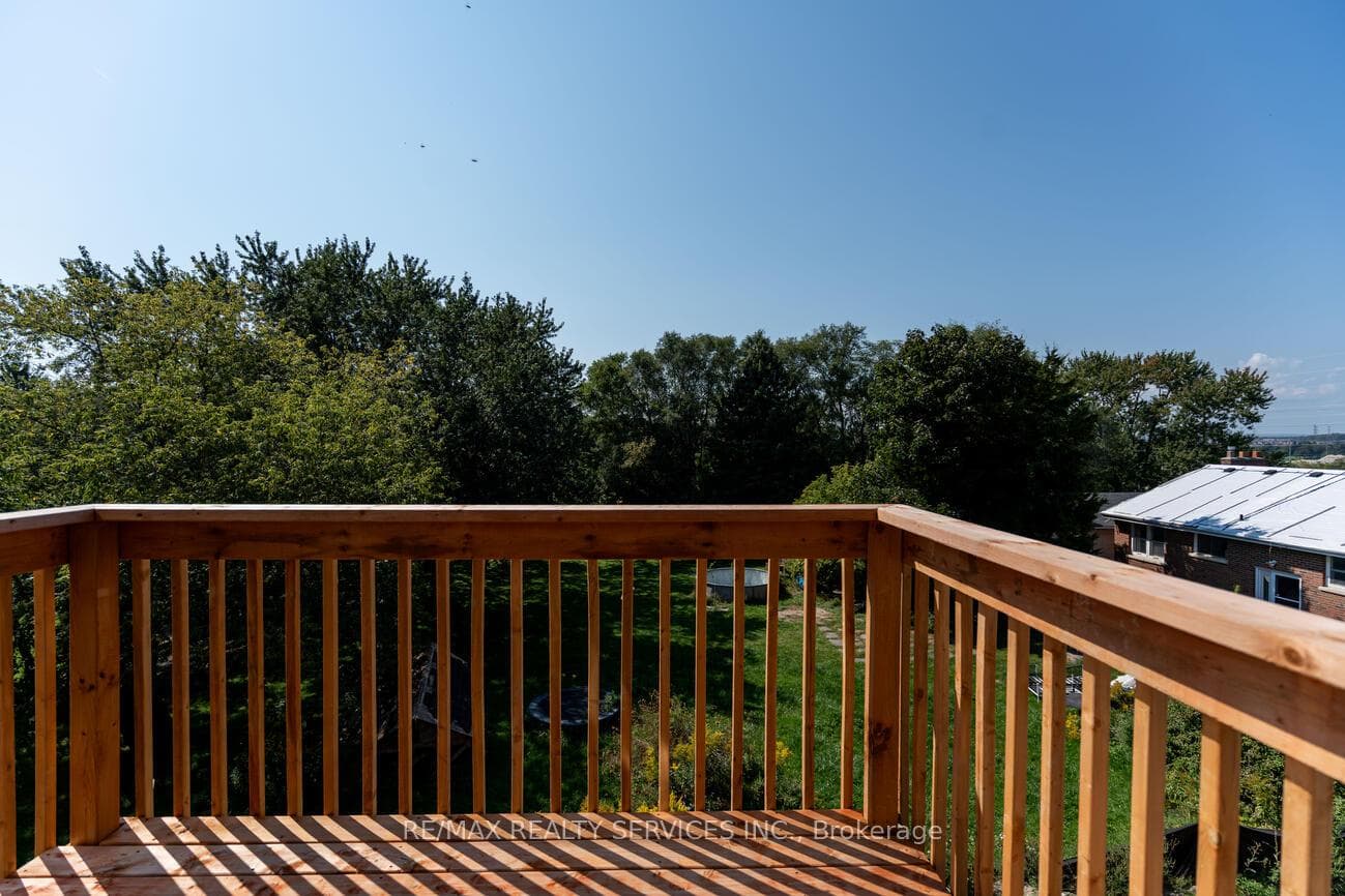 723 Heathrow Path photo 15