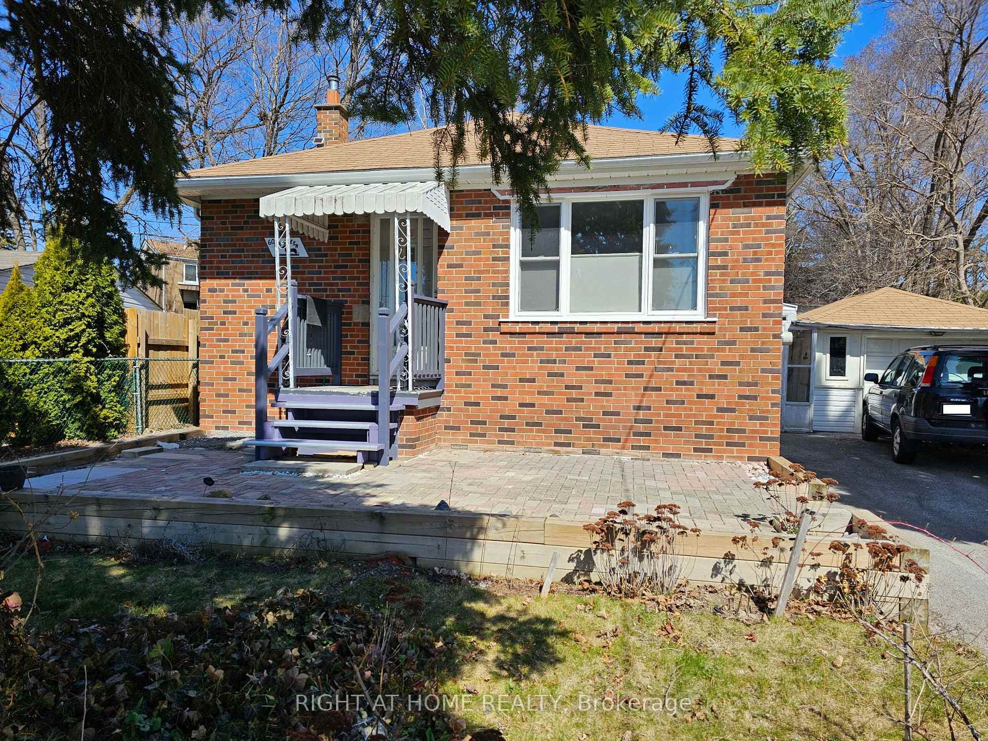 60 Saugeen Crescent photo 2