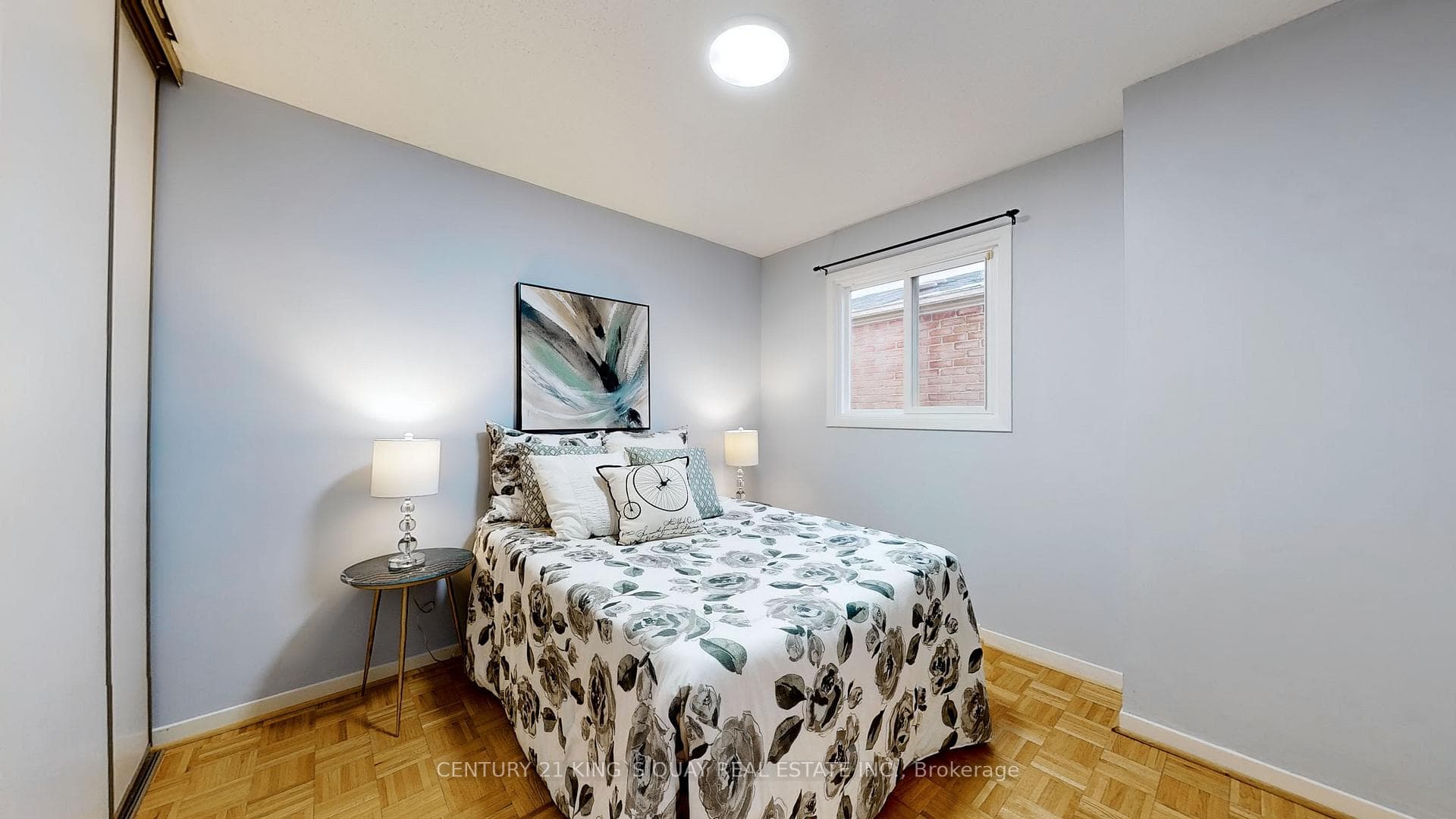 77 Roxanne Crescent photo 26
