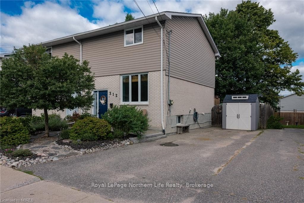 312 MOUNTAINVIEW Drive photo 1