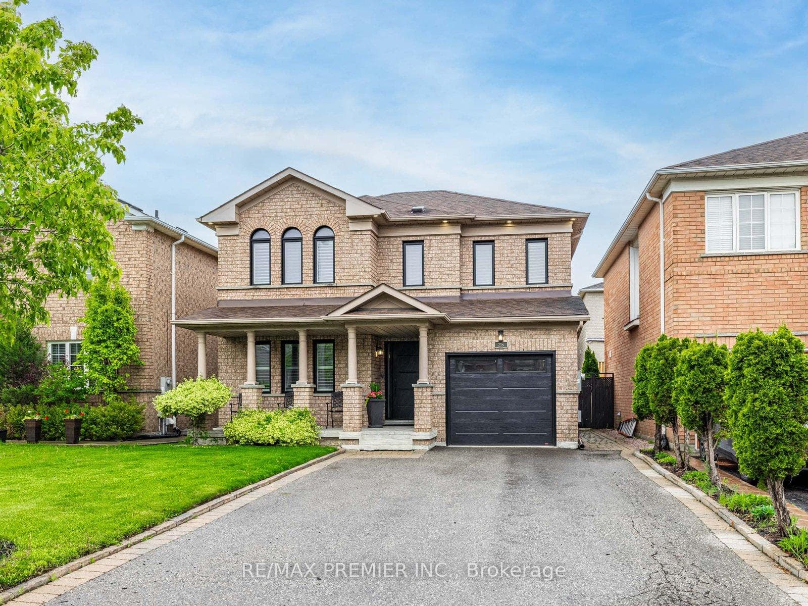 25 Skylark Drive photo 1