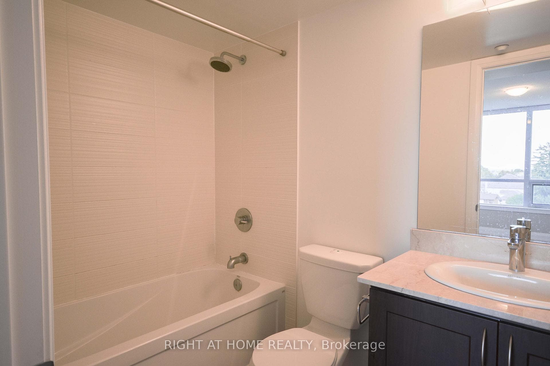 Primary bedroom ensuite bathroom