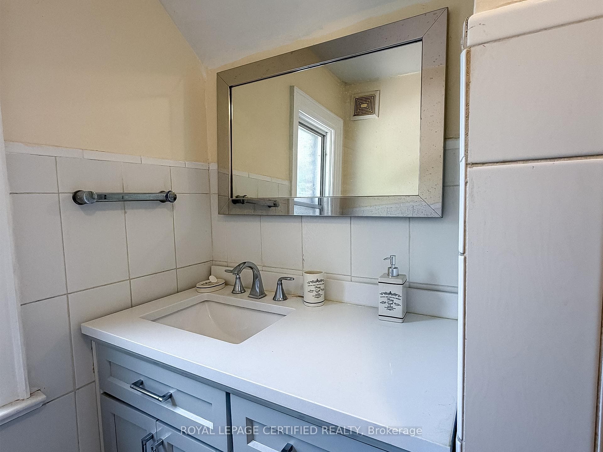 148 Belgravia Avenue Unit Upper photo 6