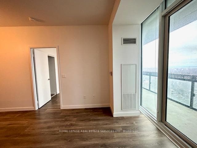 8 Eglinton Avenue Unit 4112 photo 6