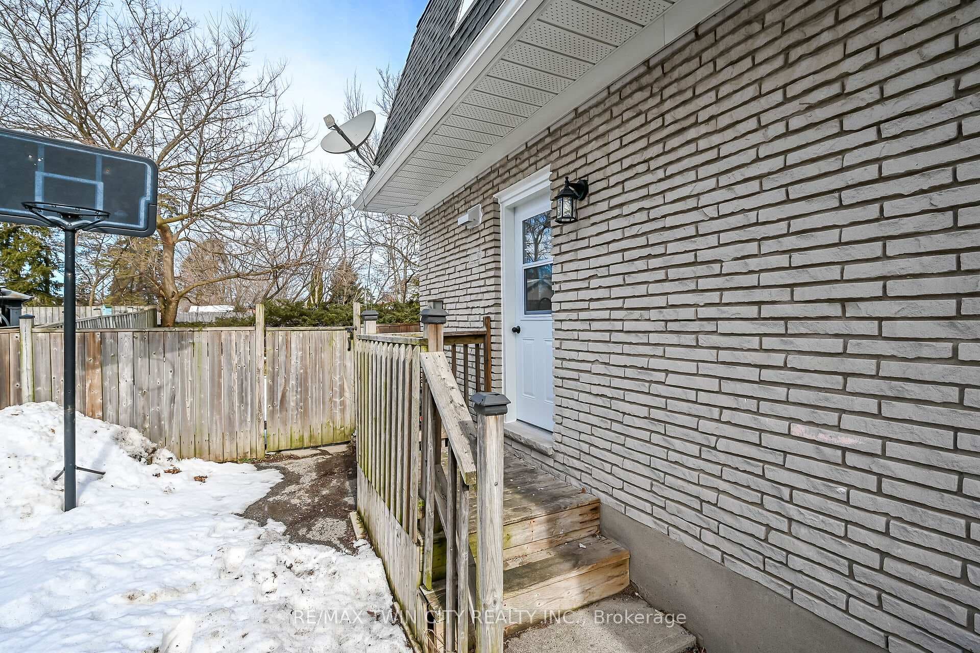 1418 Pineview Court photo 44