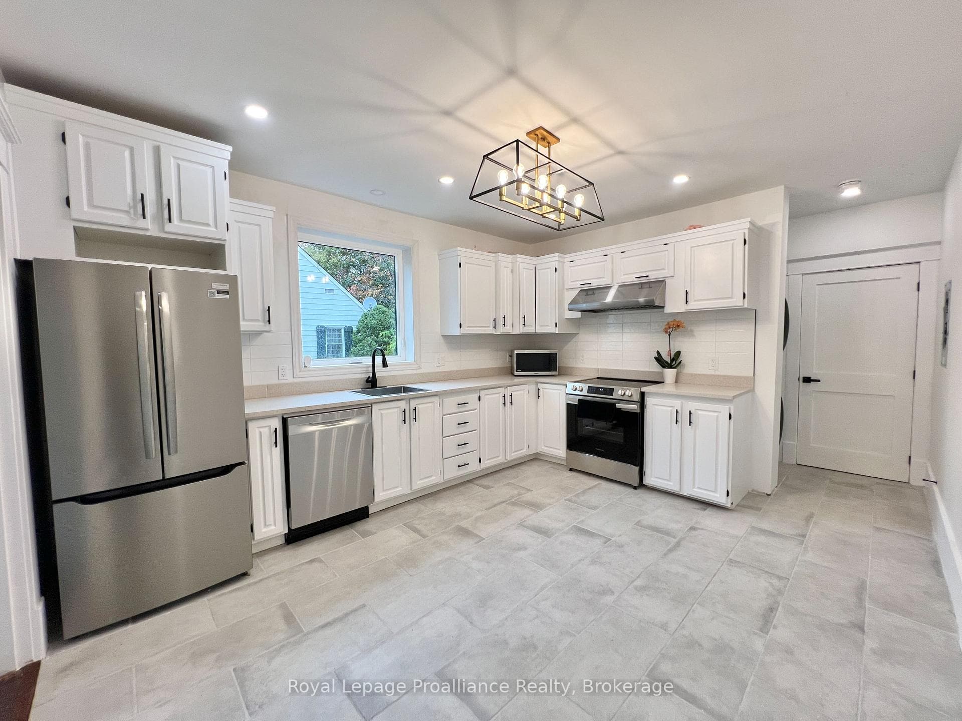 220 Foster Avenue Unit B photo 6