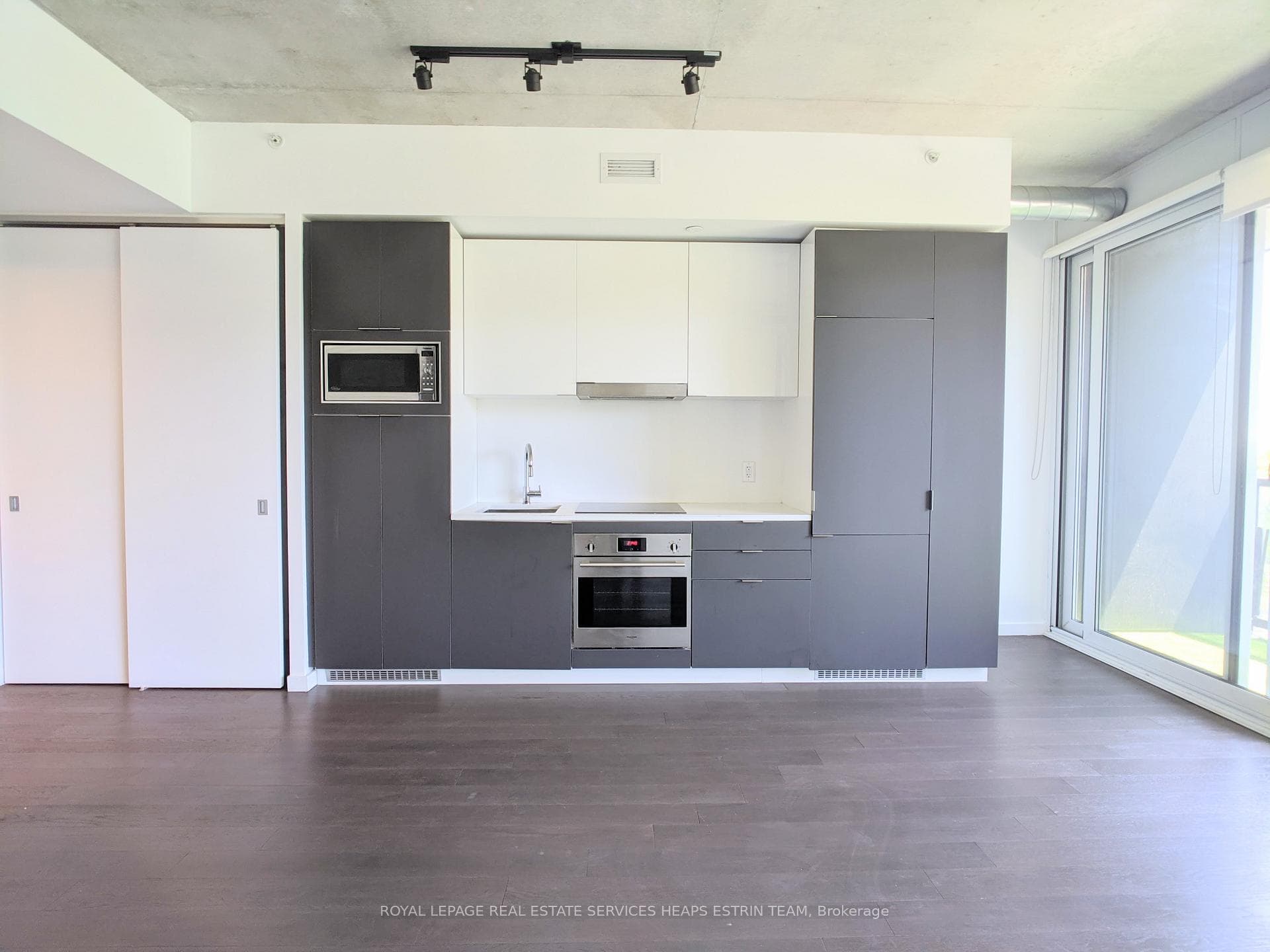 170 Bayview Avenue Unit 302 photo 5