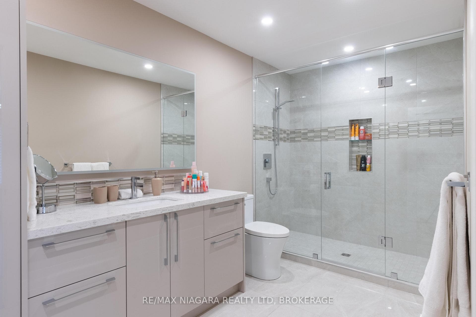 362 Niagara Boulevard photo 38