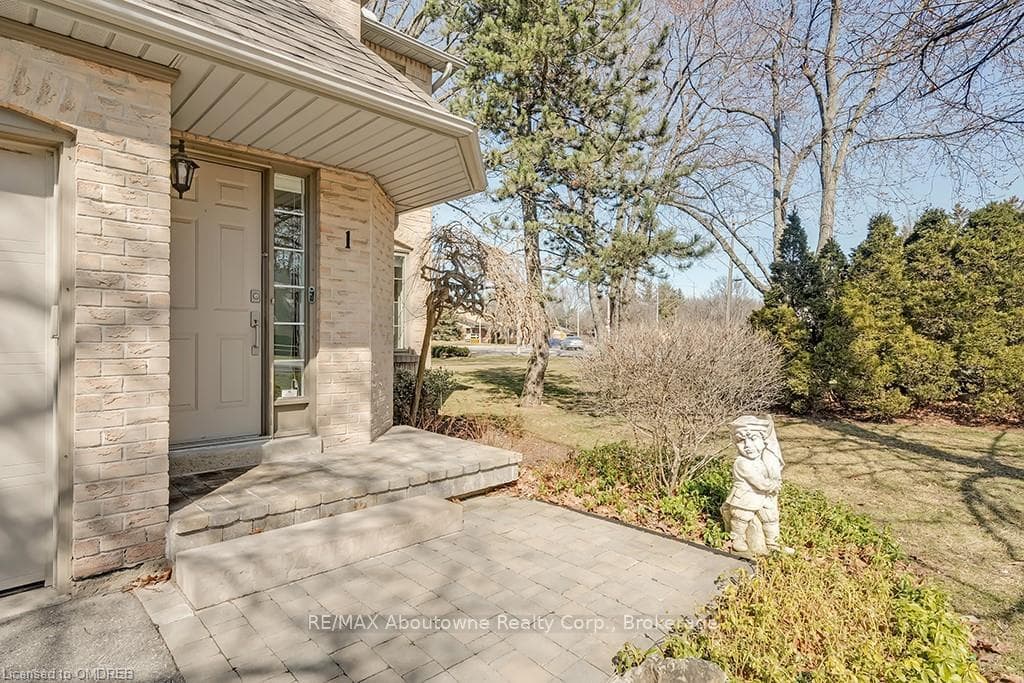 286 HAMILTON Drive Unit 1 photo 4
