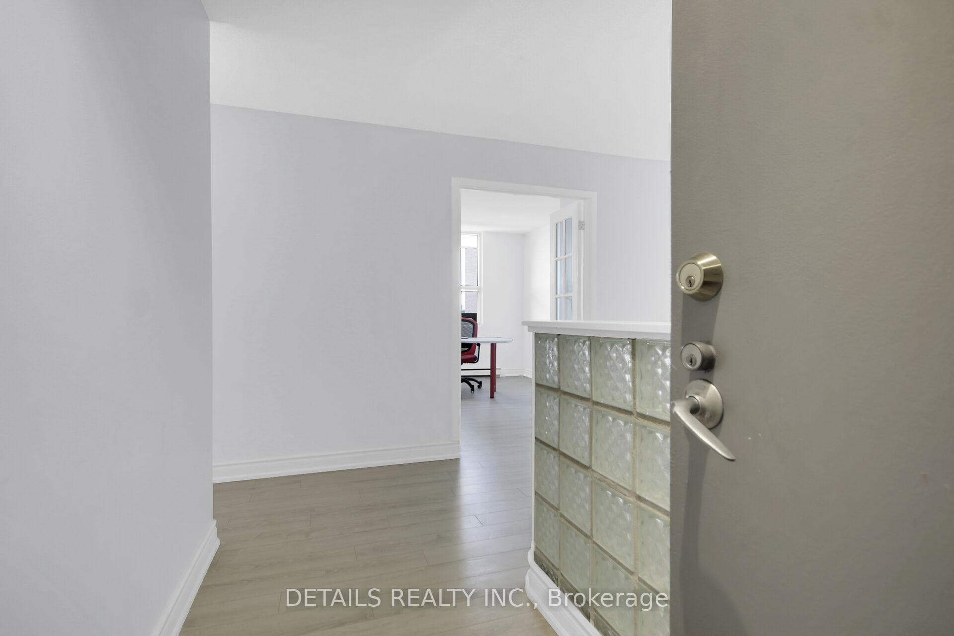 1380 Prince Of Wales Drive Unit 803 photo 2