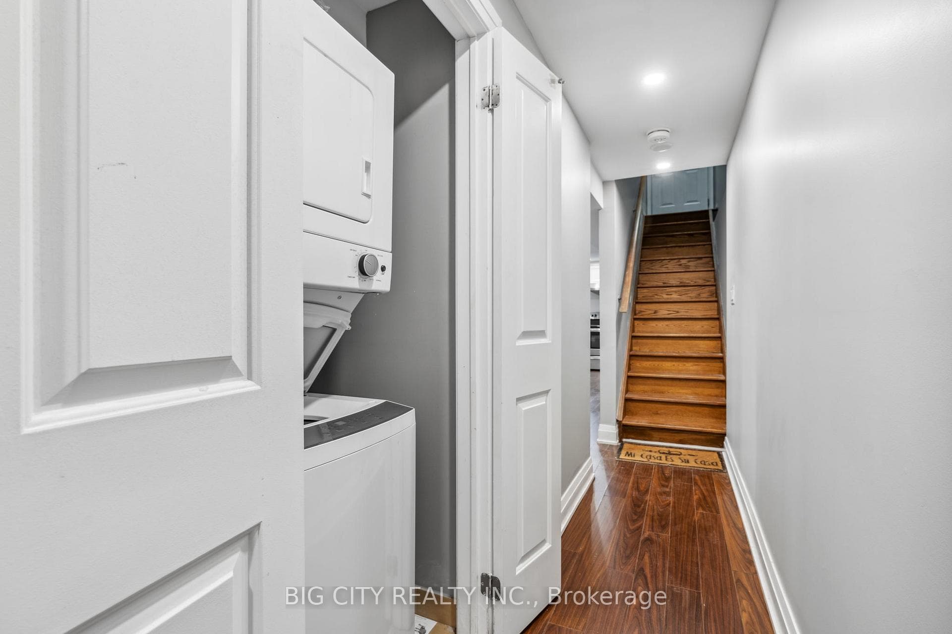 465A Cosburn Avenue Unit Bsmt photo 17