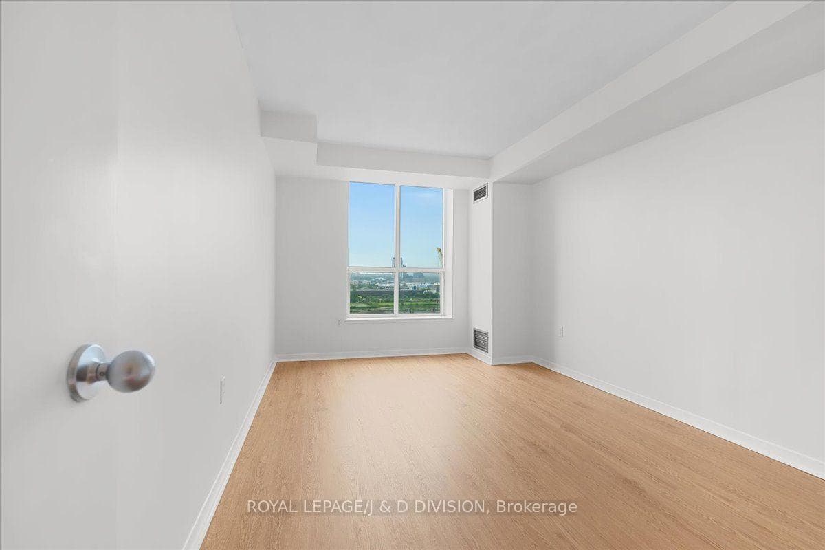 21 Overlea Boulevard Unit 1306 photo 19