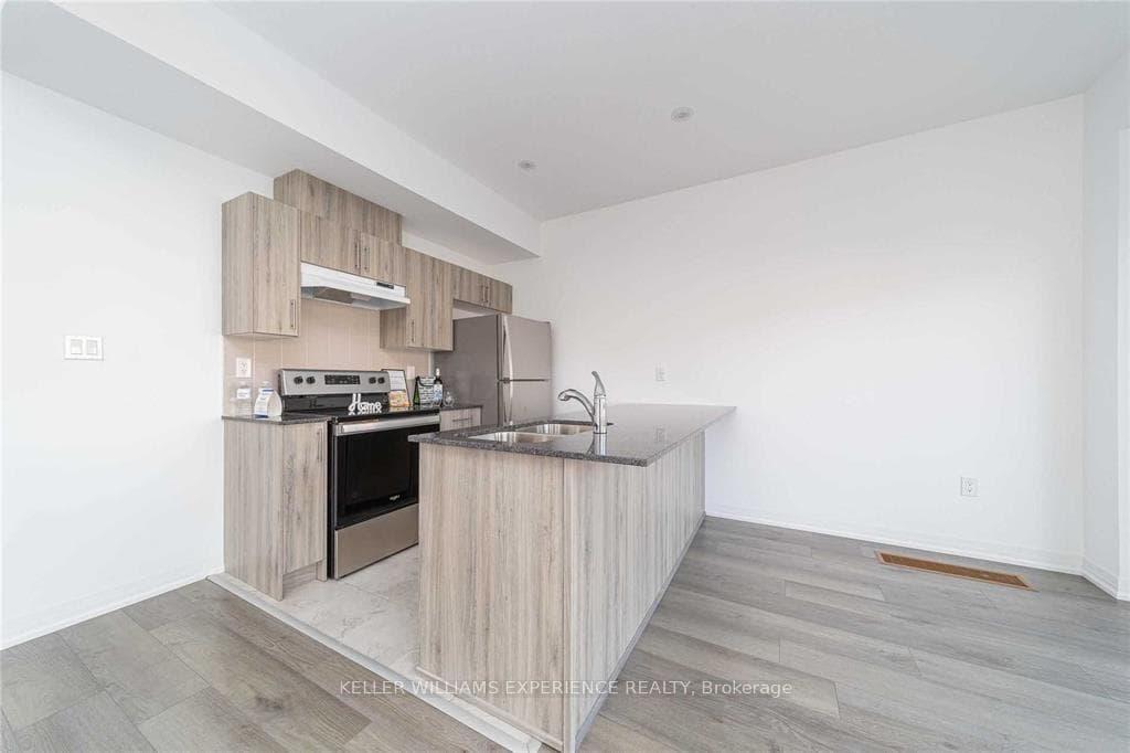 32 Fairlane Avenue photo 4