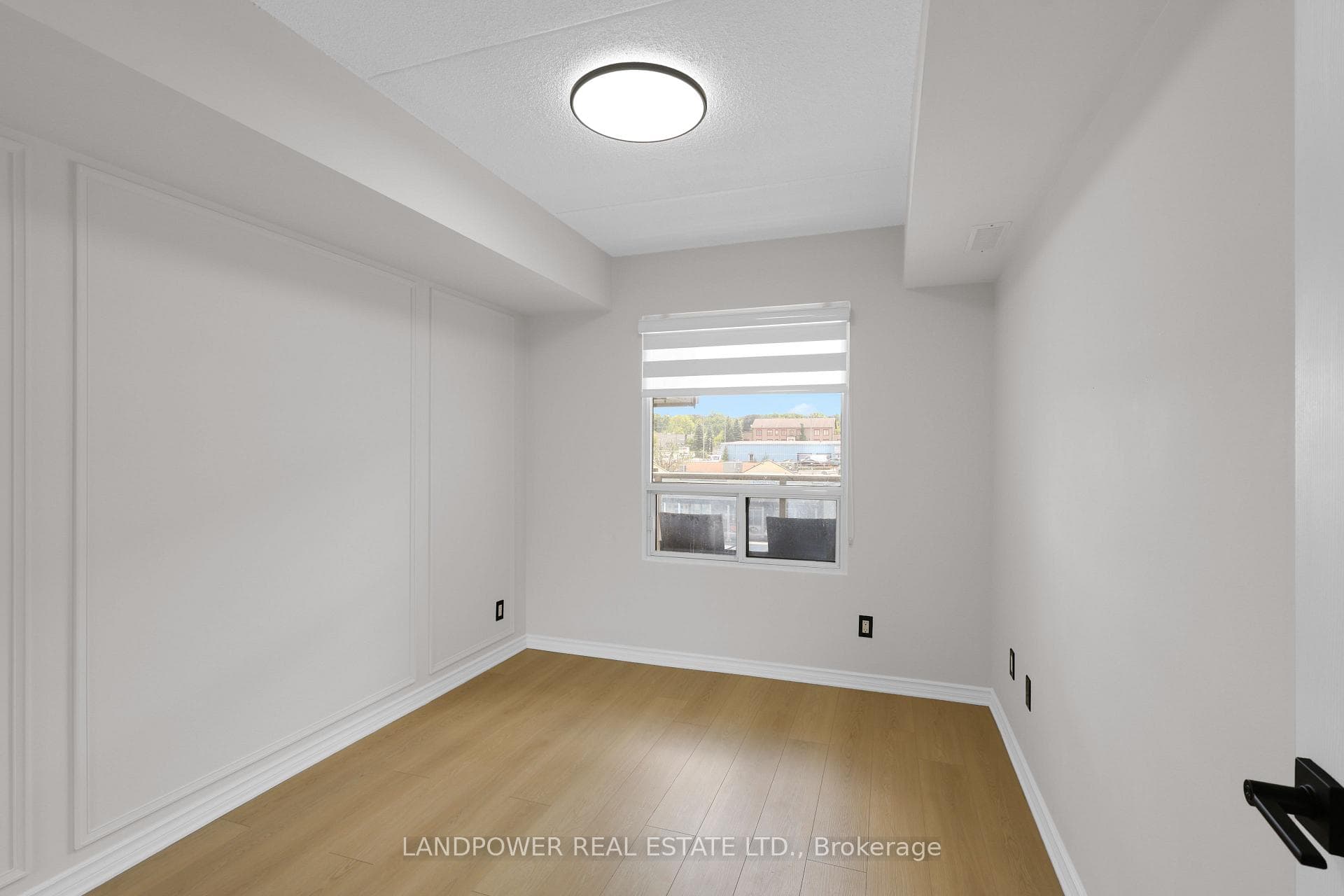 160 Wellington Street Unit 301 photo 28