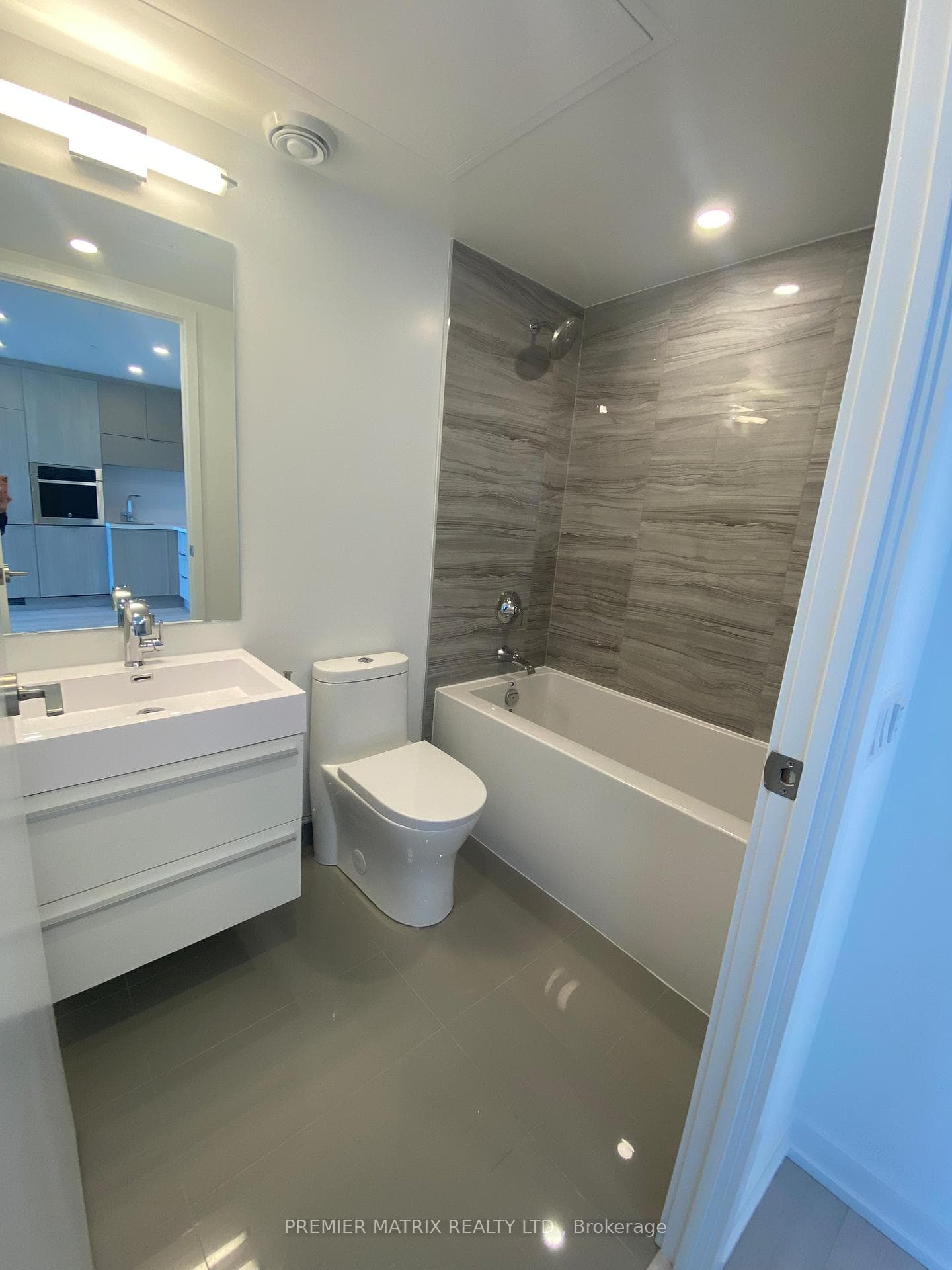 39 Roehampton Street Unit 3807 photo 10