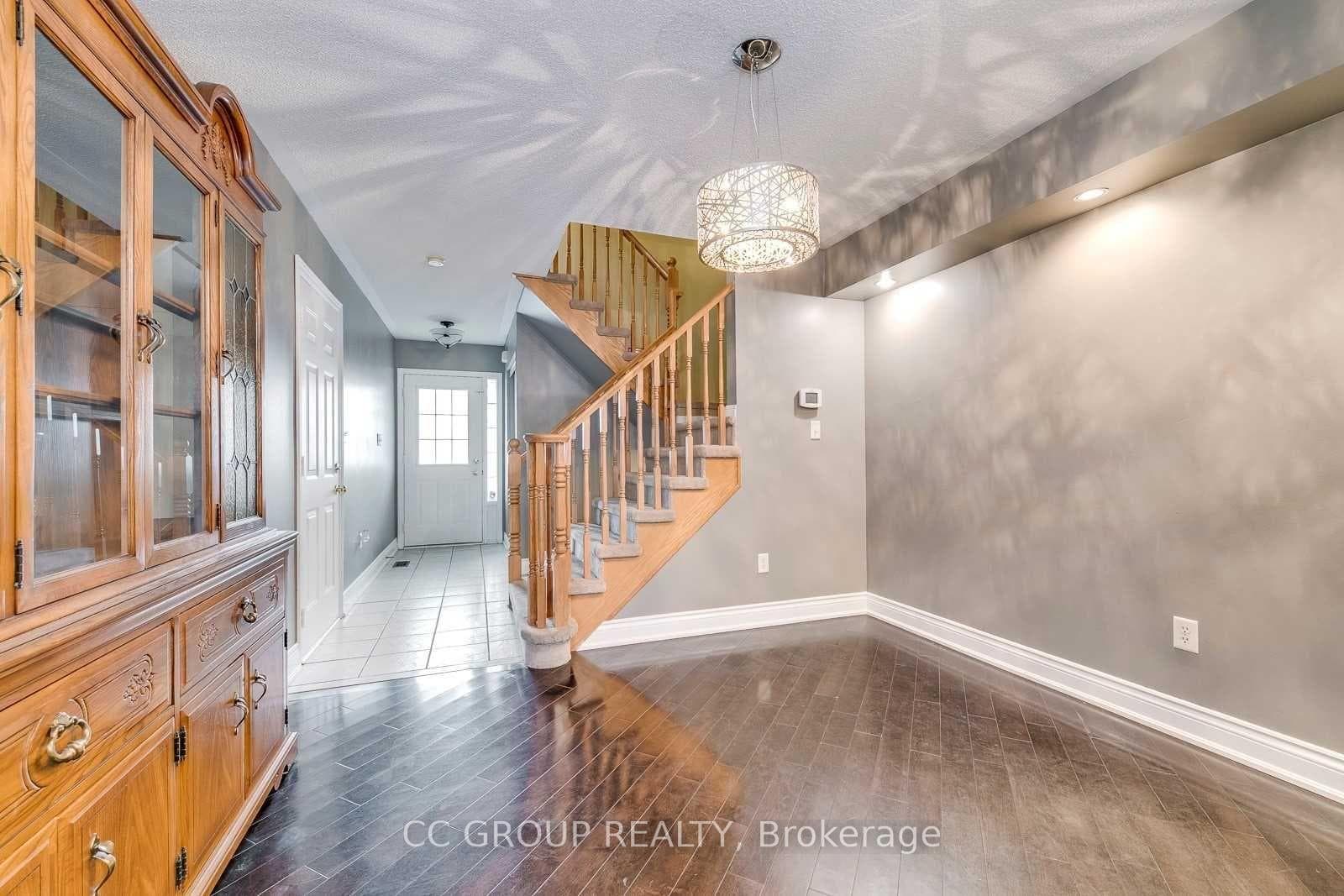 2153 Baronwood Drive photo 3
