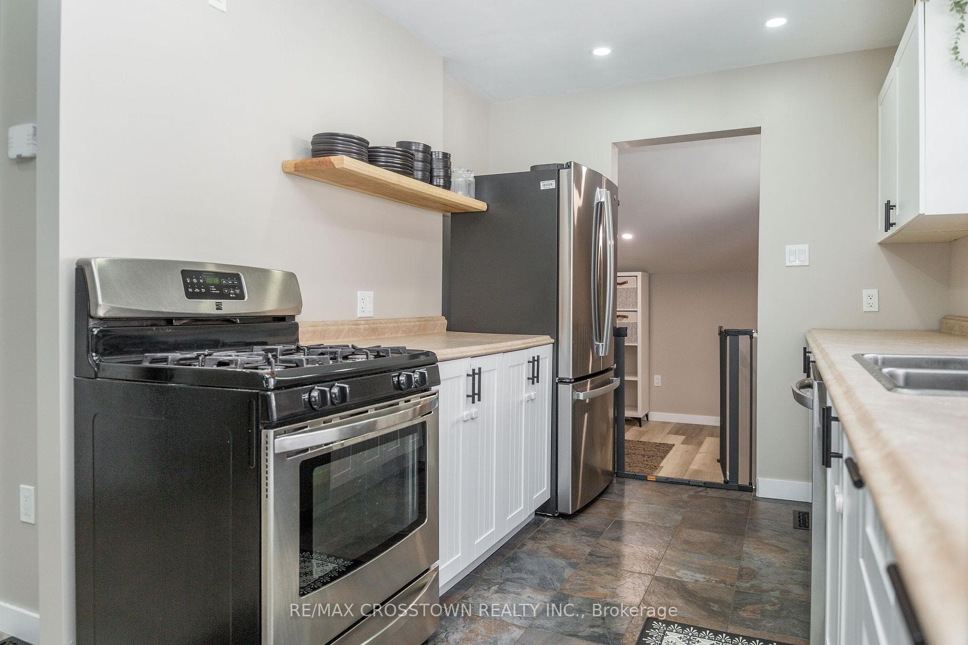 281 Elizabeth Street photo 10