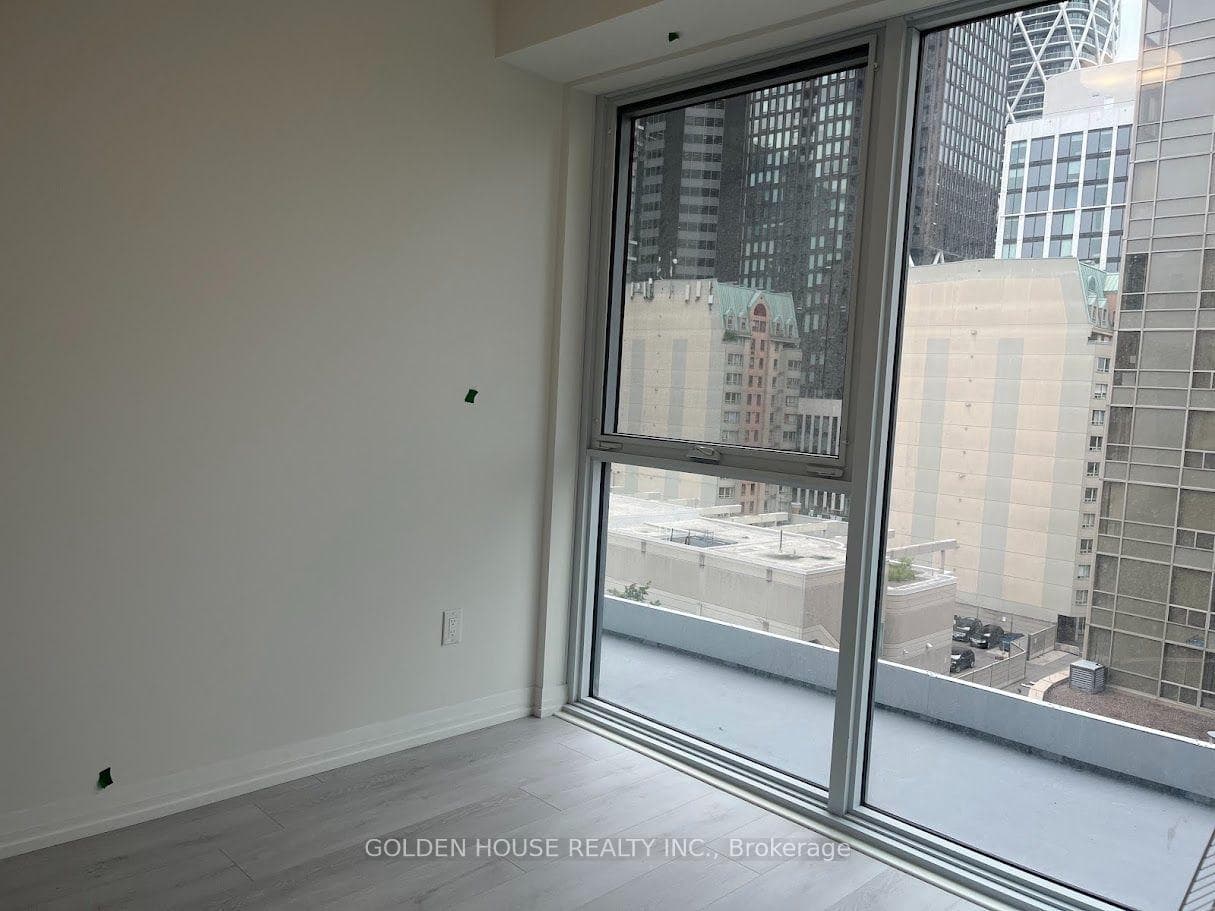 280 Dundas Street Unit 605 photo 3