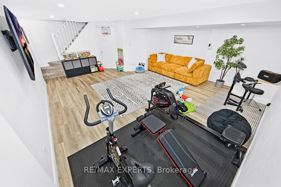 26 Sharpe Crescent photo 22
