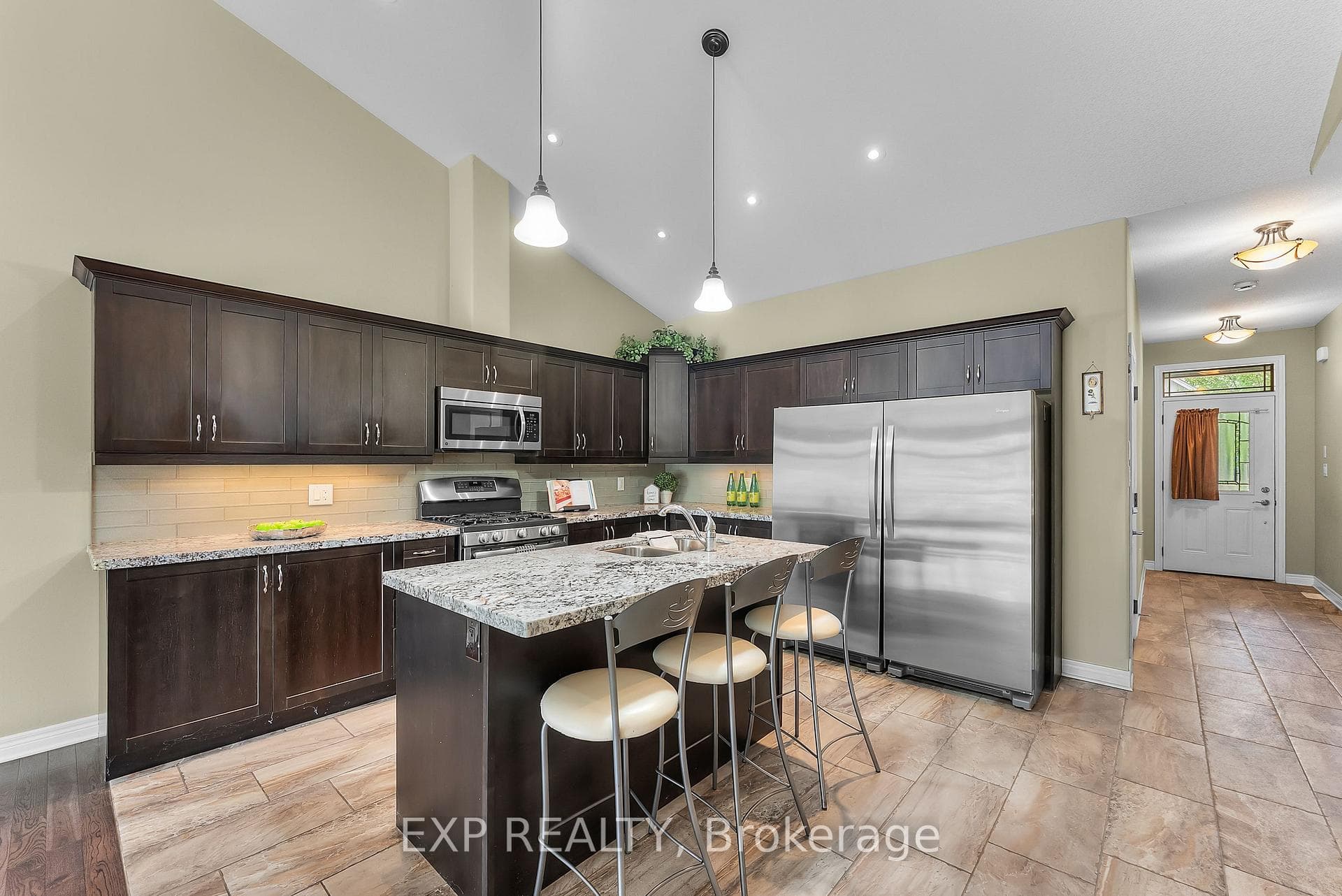 5490 Prince Edward Avenue Unit 4 photo 9