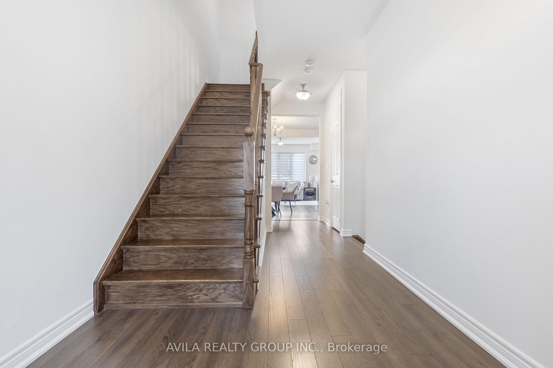 90 Abigail Crescent photo 5