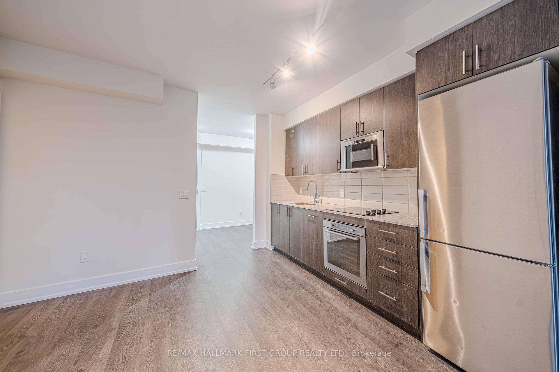 2550 Simcoe Street Unit 311 photo 17