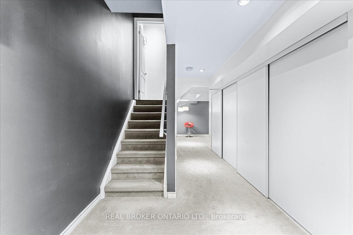 961 Toscana Place photo 36